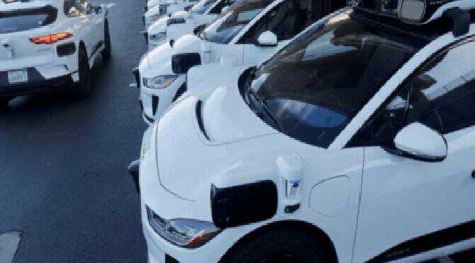 Google girişimi Waymo tamamen sürücüsüz yolculuklara başladı