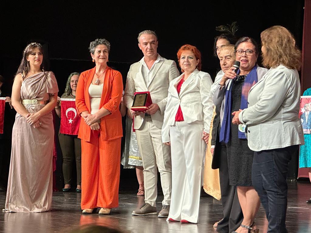 Narlıdere Belediyesi’nin Güçlü Kadınları, ‘Çantadaki Sır’ İle Cumhuriyeti Anlattı