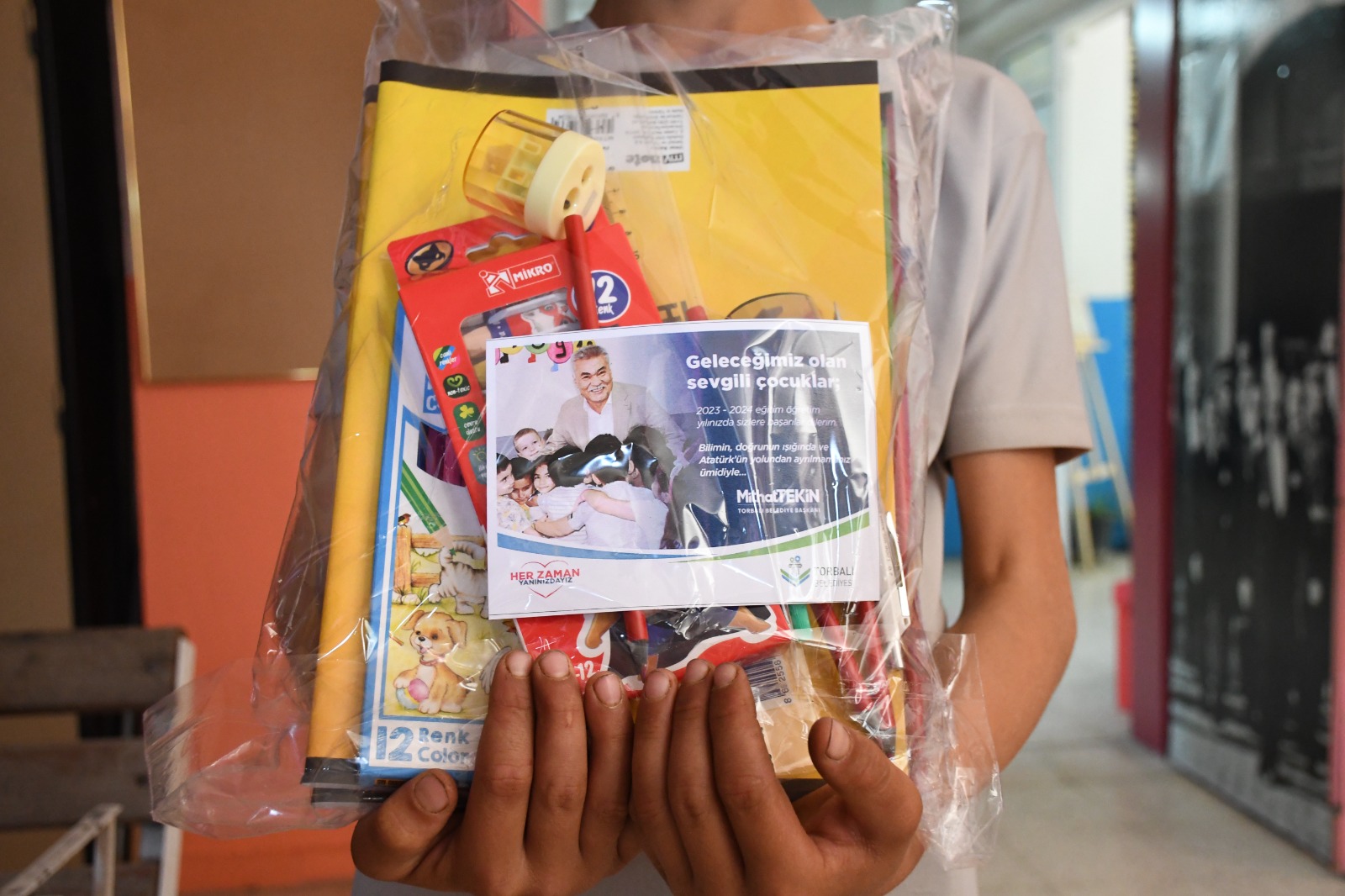 Torbalı Belediyesi’nden öğrencilere kırtasiye desteği