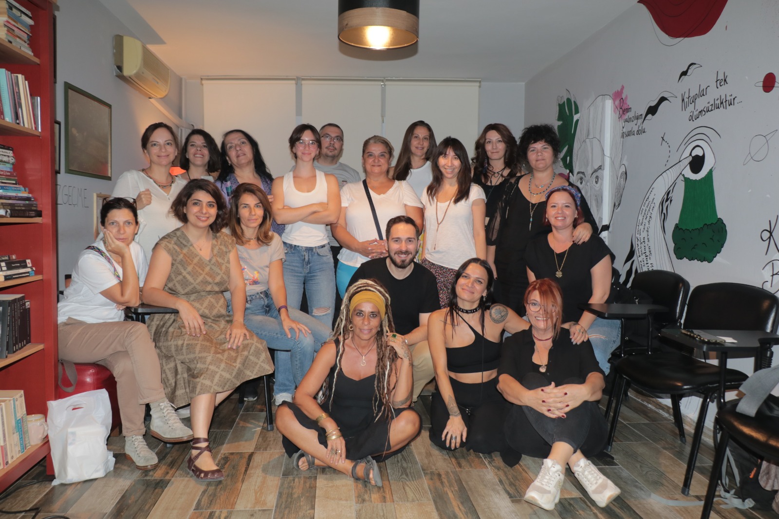 Kat Üç Yazar Mine Söğüt’ü ağırladı