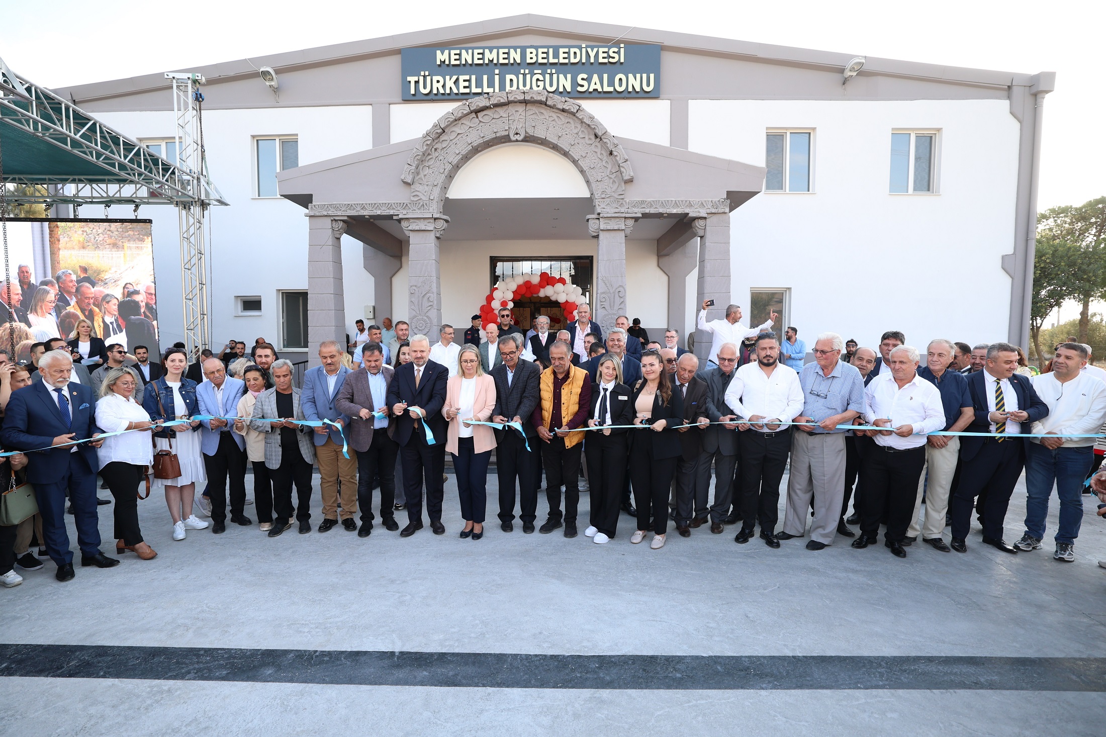 Menemen’e hizmet yağmuru