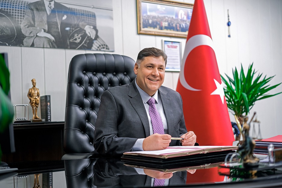 Menderes’te Öğrencilerin Cebi de Yüzü de Gülüyor