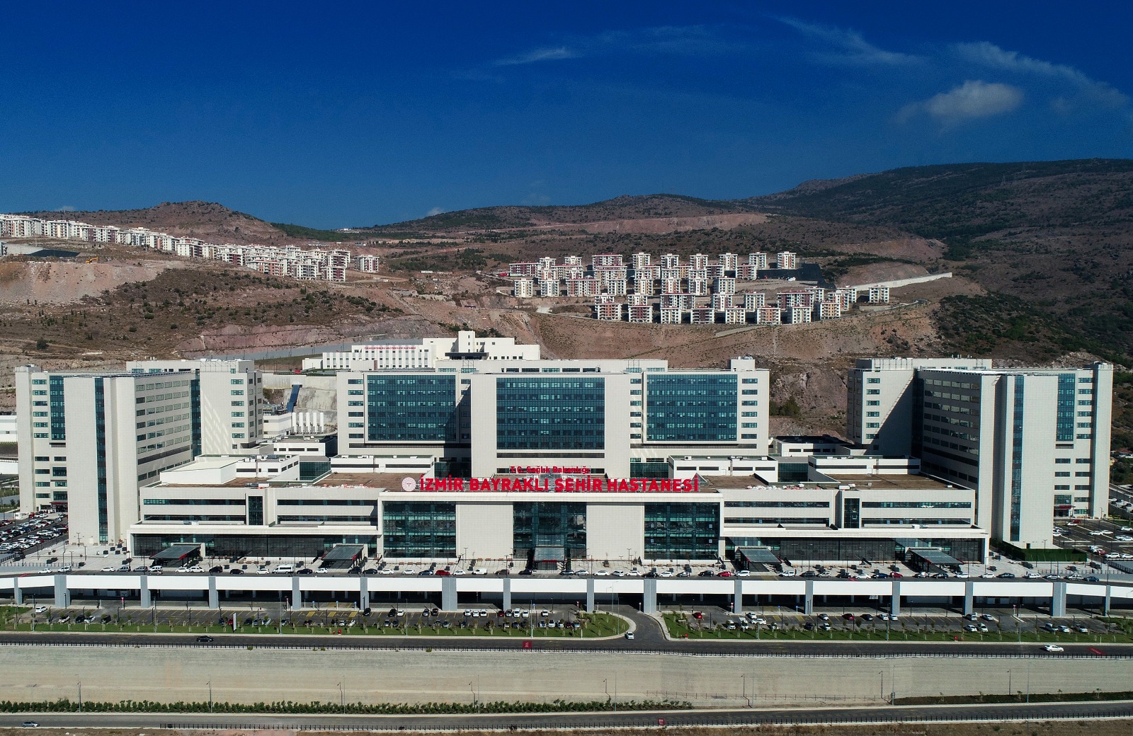 İzmir Şehir Hastanesi’nde kısa sürede üst düzey teknik ve deneyim gerektiren ameliyatlar yapıldı