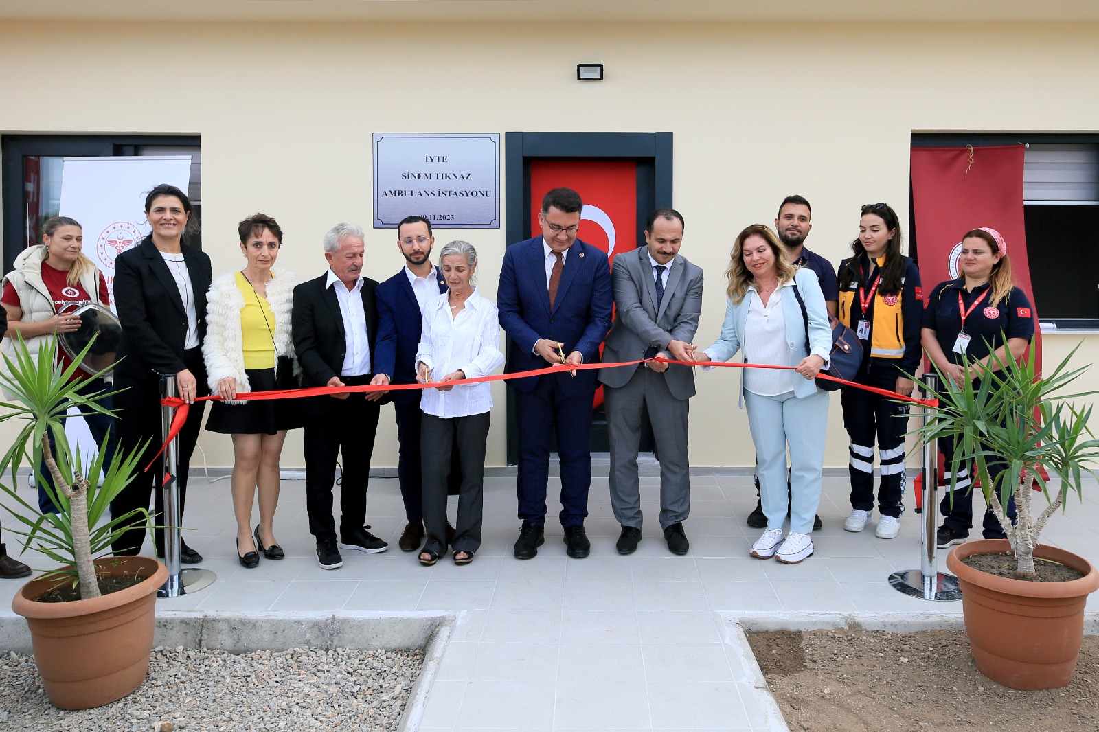 Urla’da “Sinem Tıknaz Acil Sağlık Hizmetleri İstasyonu” törenle hizmete açıldı