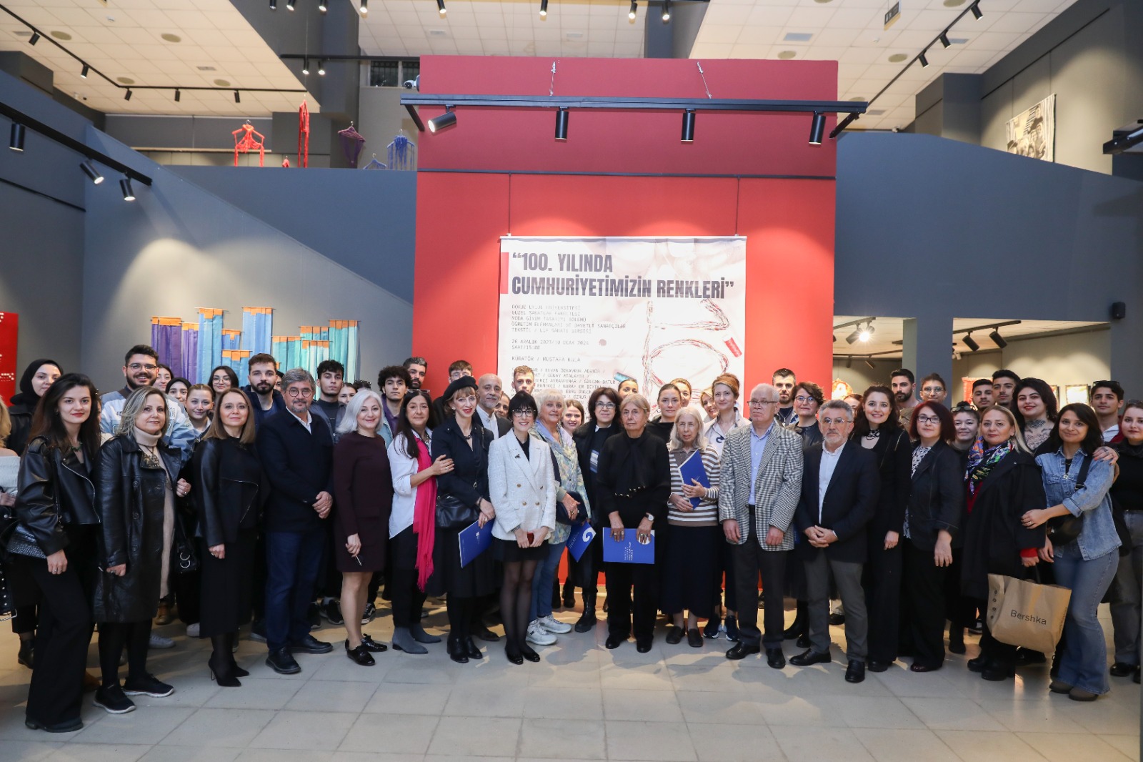 DEÜ’den ‘100. yılında Cumhuriyet’imizin renkleri’ sergisi