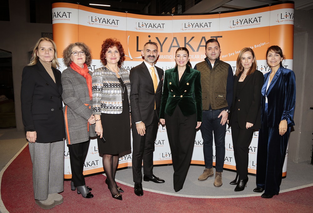 LİYAKAT’ta bayrak değişimi