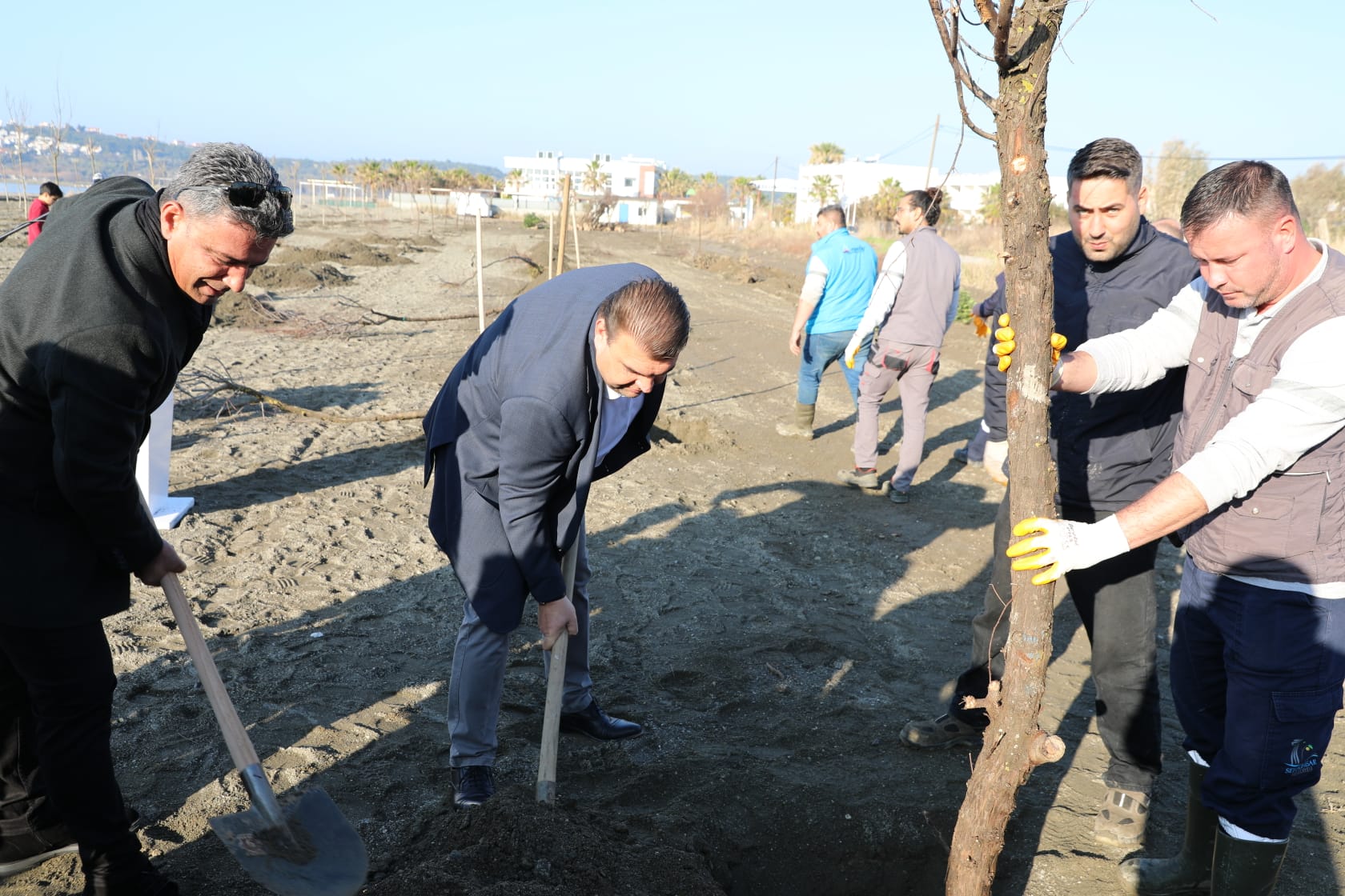 Seferihisar’da şehitlerimizin anısına ağaç dikildi