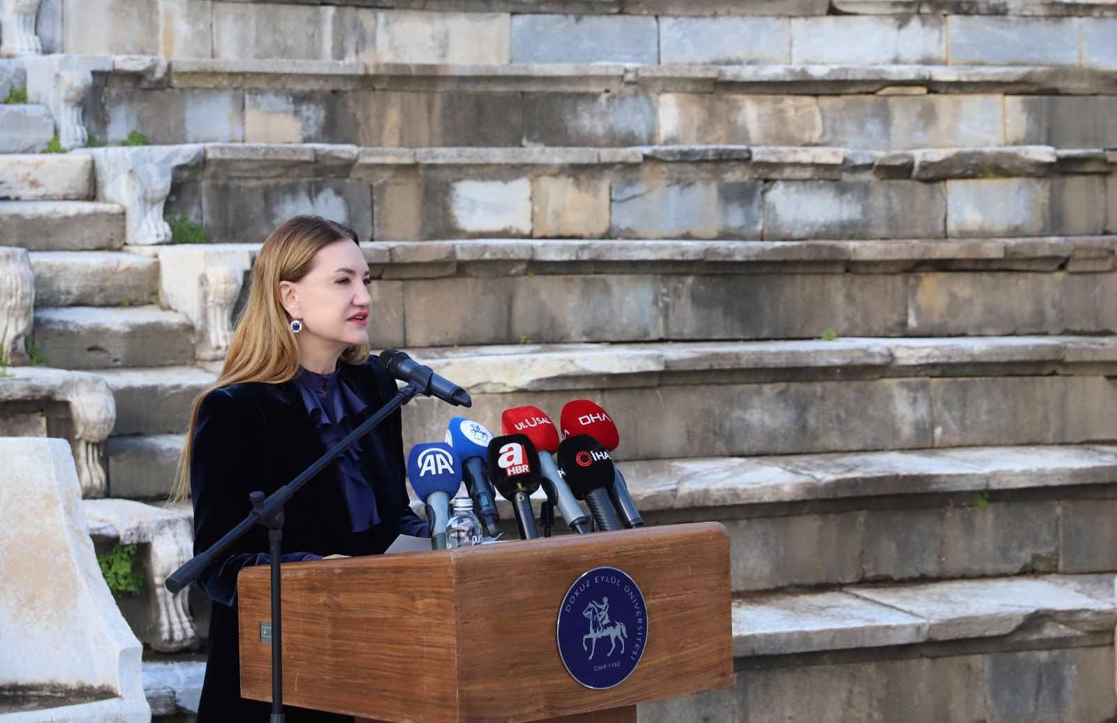 DEÜ’NÜN Metropolis kazısında 1800 Yıllık buluntulara rastlandı