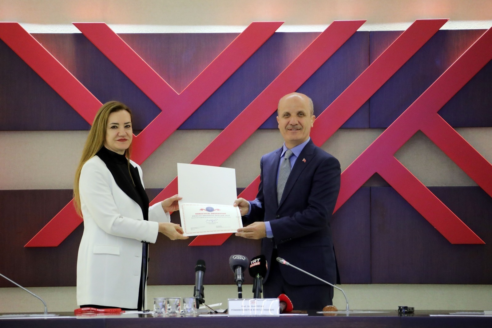 YÖK raporuna DEÜ damgası: Türkiye’nin zirvesinde