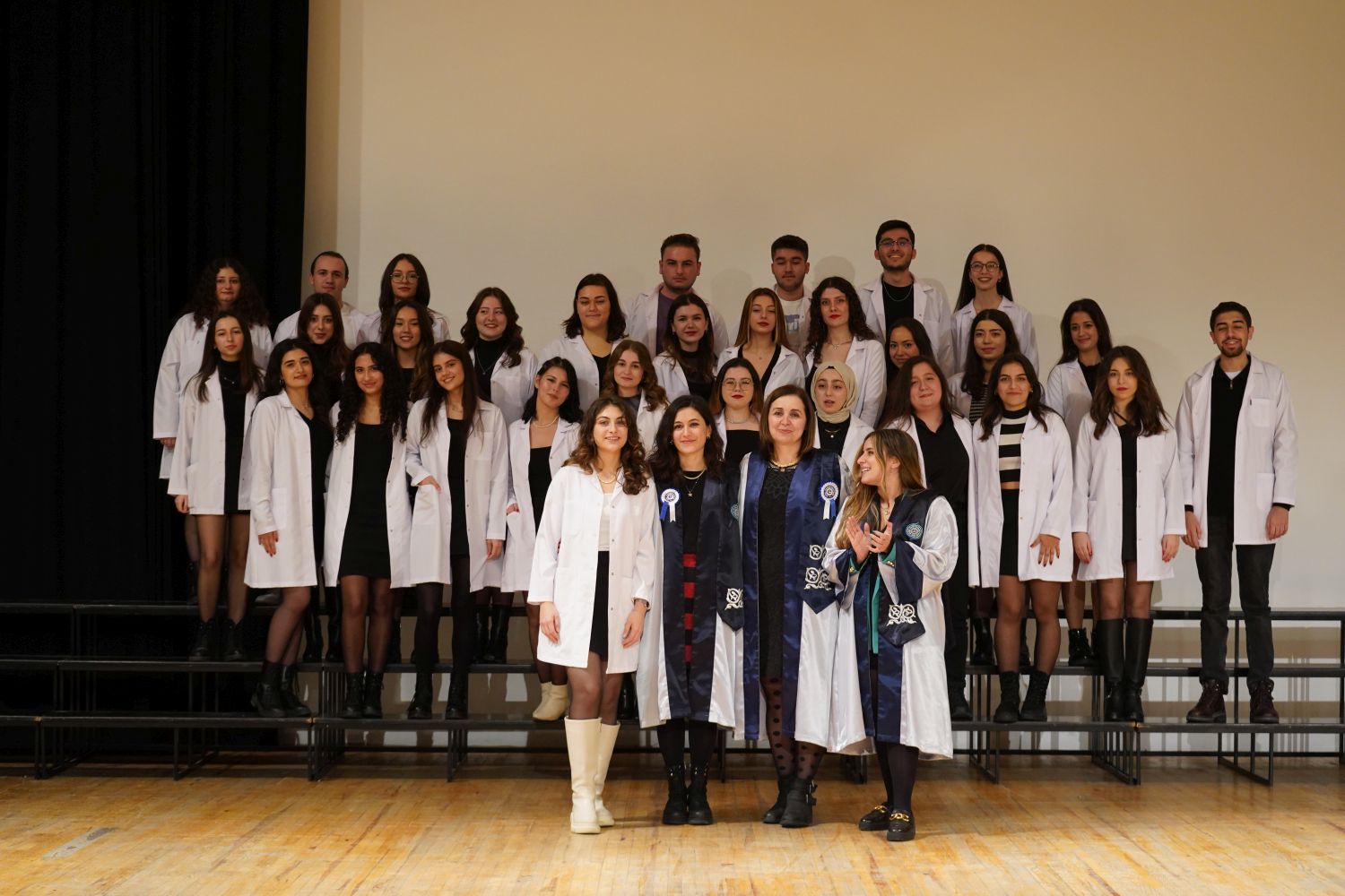 EÜ Sağlık Bilimleri Fakültesinde öğrenciler beyaz önlüklerini giydi