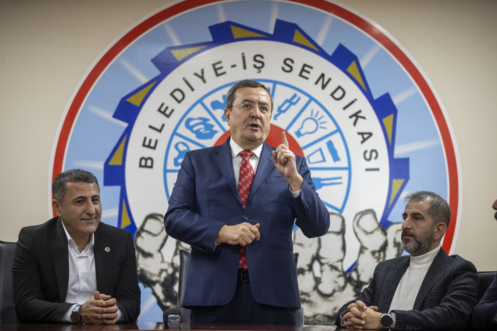 Emek cephesinden Başkan Batur’a tam destek