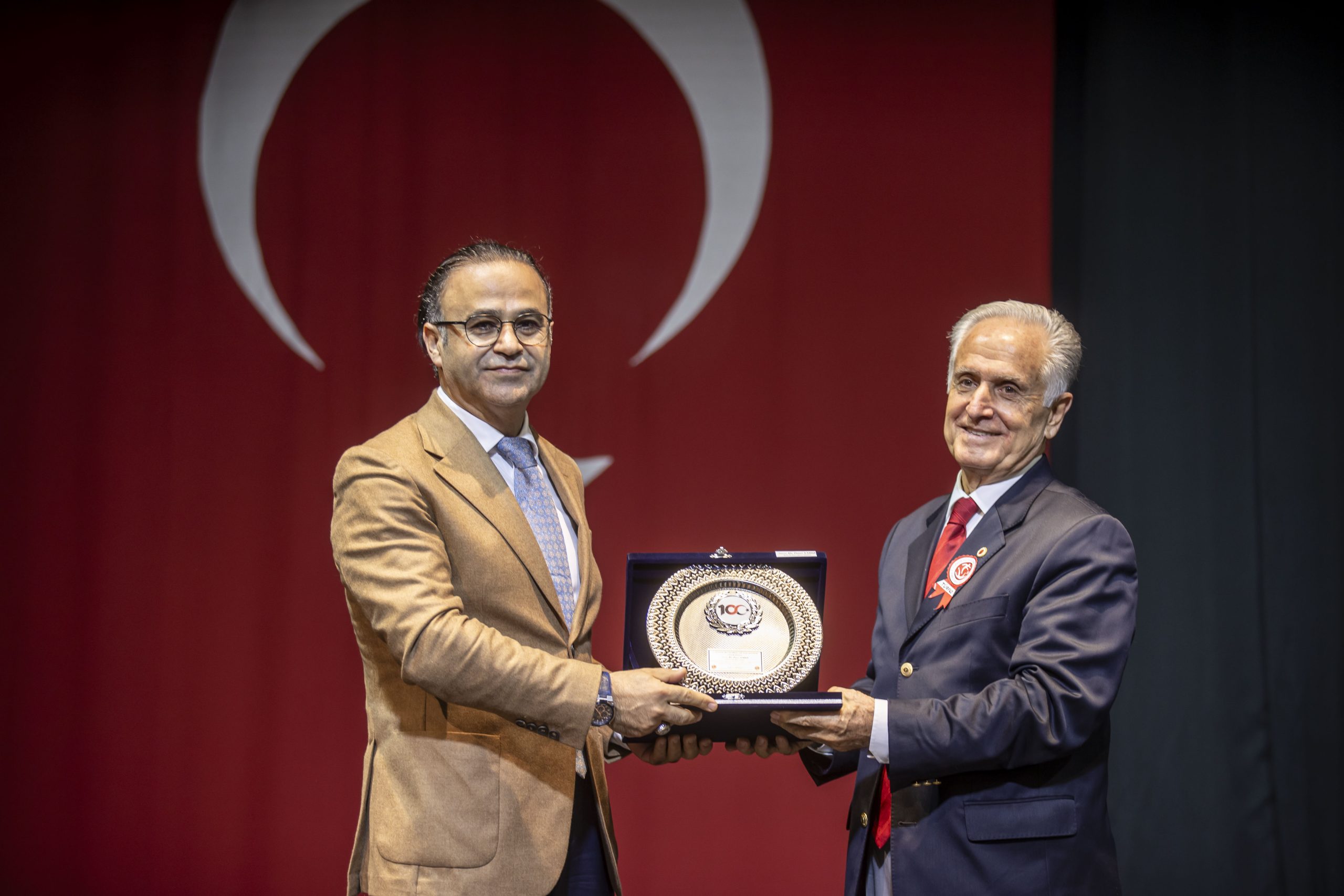 İzmir İl Milli Eğitim Müdürü Dr. Ömer Yahşi Onur Ödülü Aldı