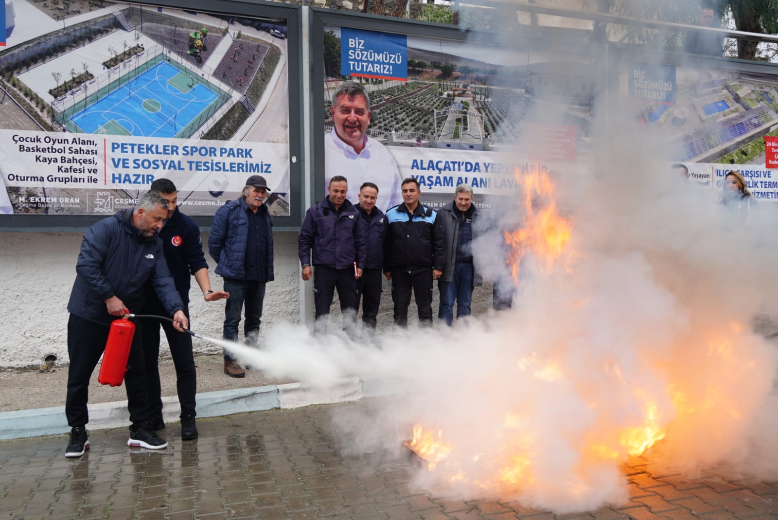 İzmir İtfaiyesi’nden Zabıta personeline yangın güvenlik eğitimi verildi
