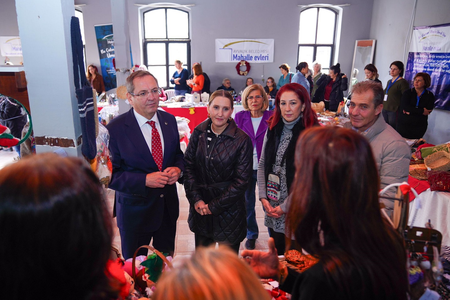 Mahalleevleri üretiyor, ürettiklerini satarak aile bütçesine katkı sağlıyor