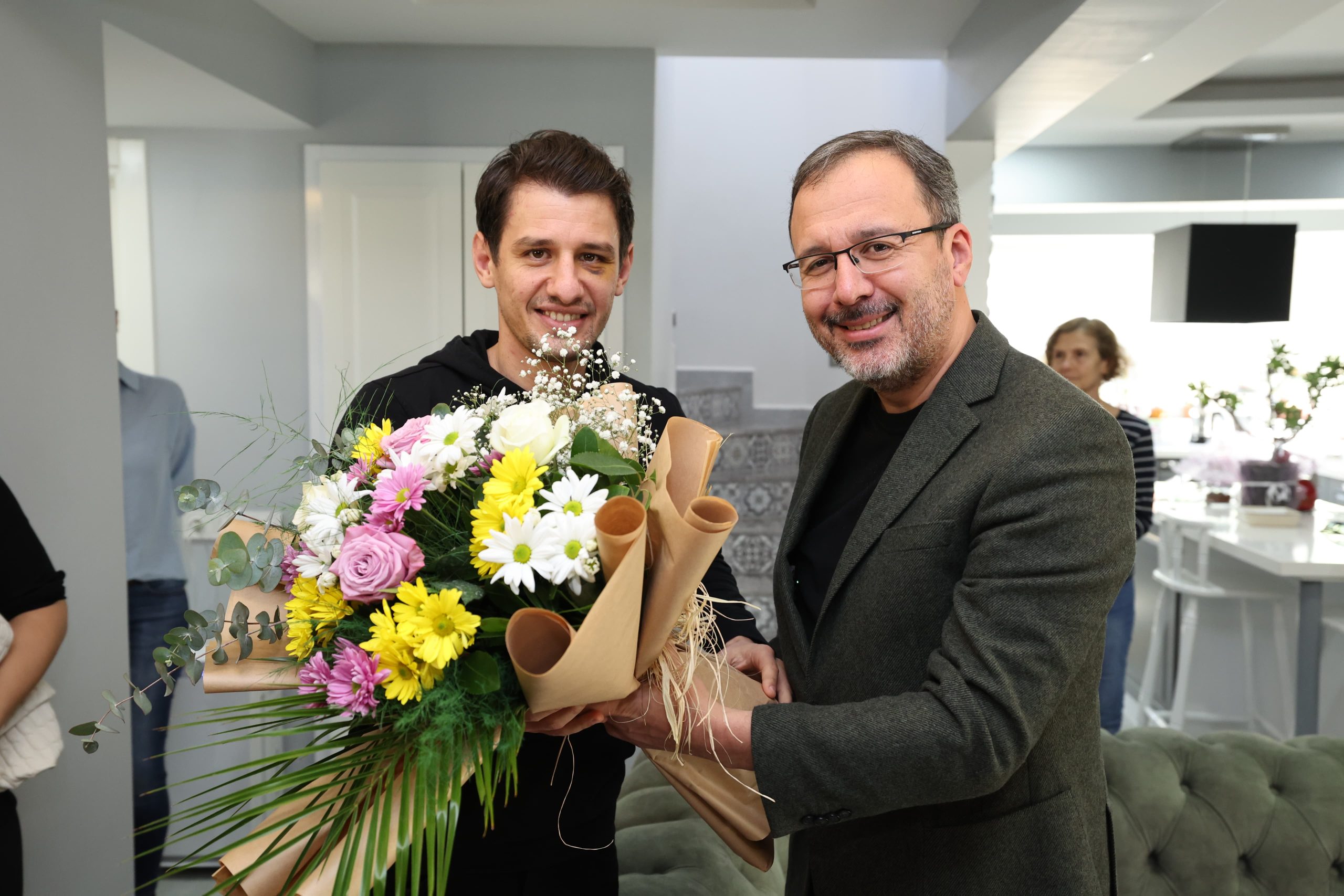 Kasapoğlu’ndan Halil Umut Meler’e geçmiş olsun ziyareti