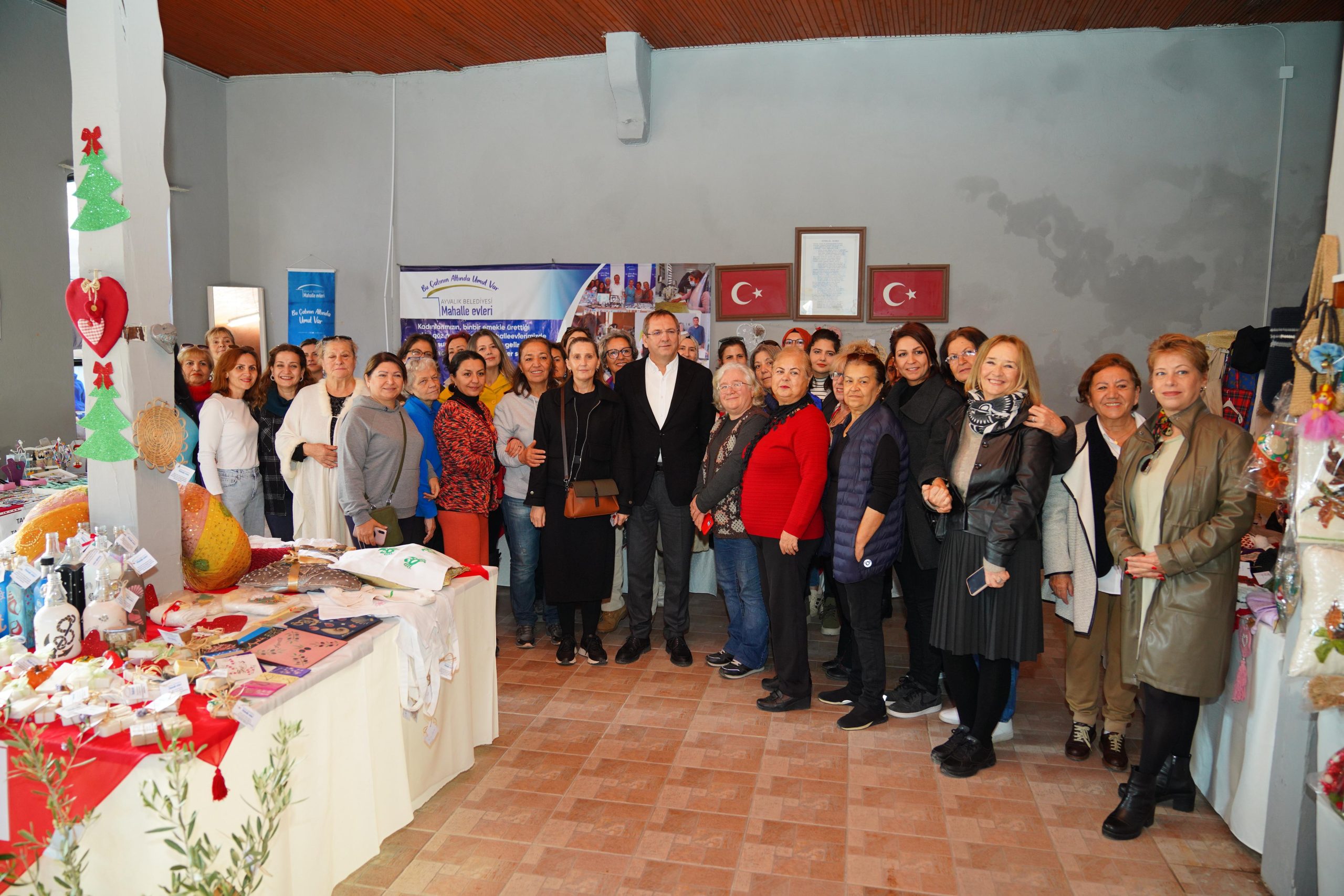 Ayvalık üreten, güçlü kadınlarıyla güzel