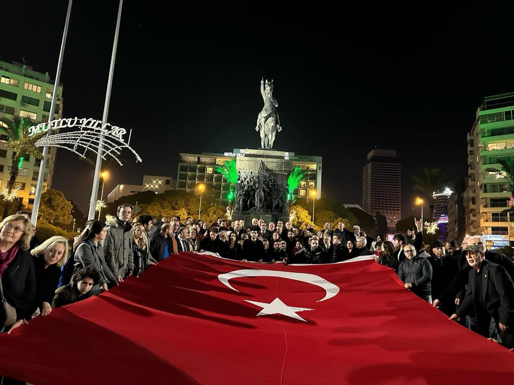 İYİ parti İzmir il başkanlığı teröre lanet yürüyüşü düzenledi