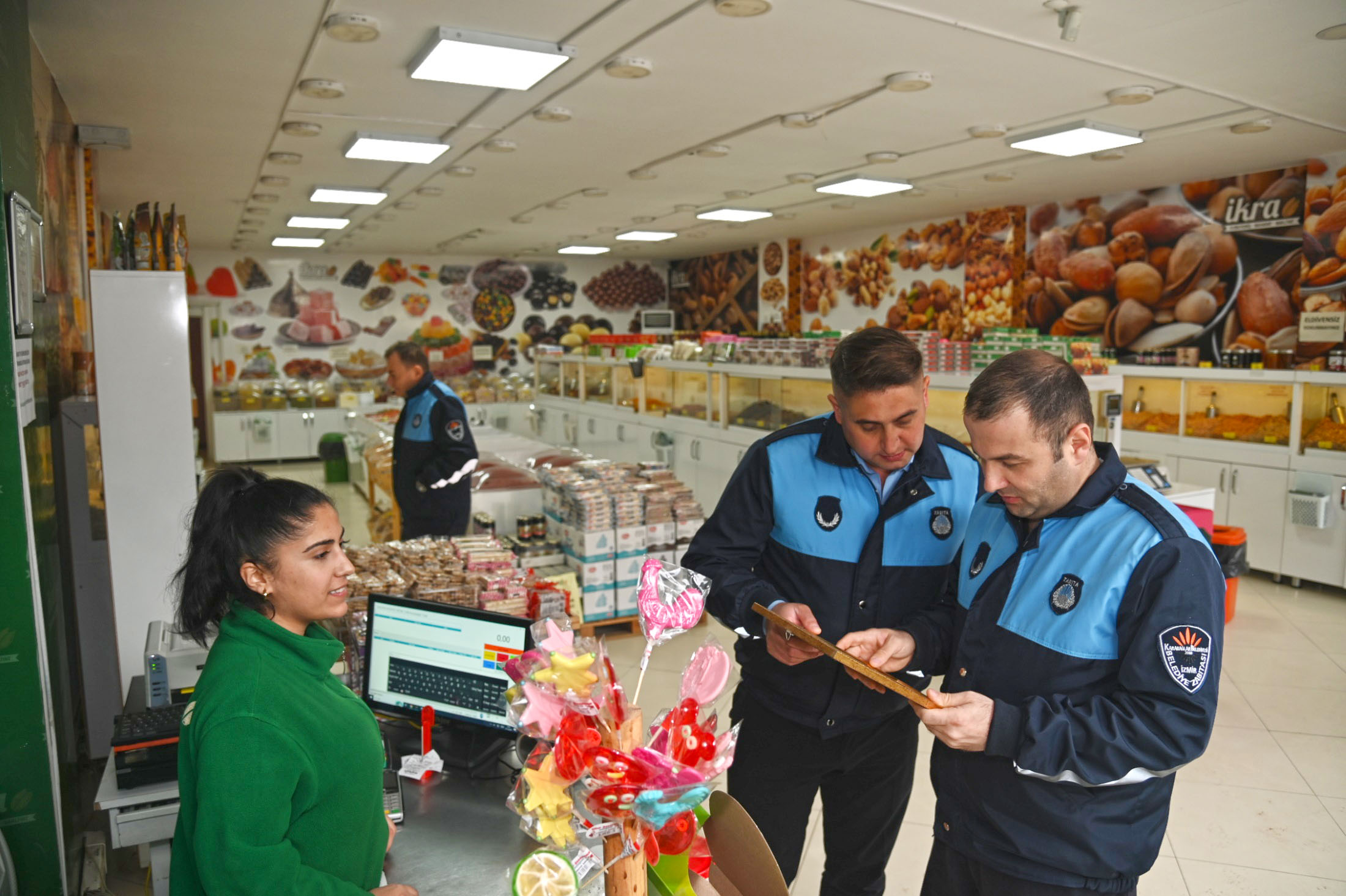 Karabağlar’da yılbaşı denetimleri sürüyor