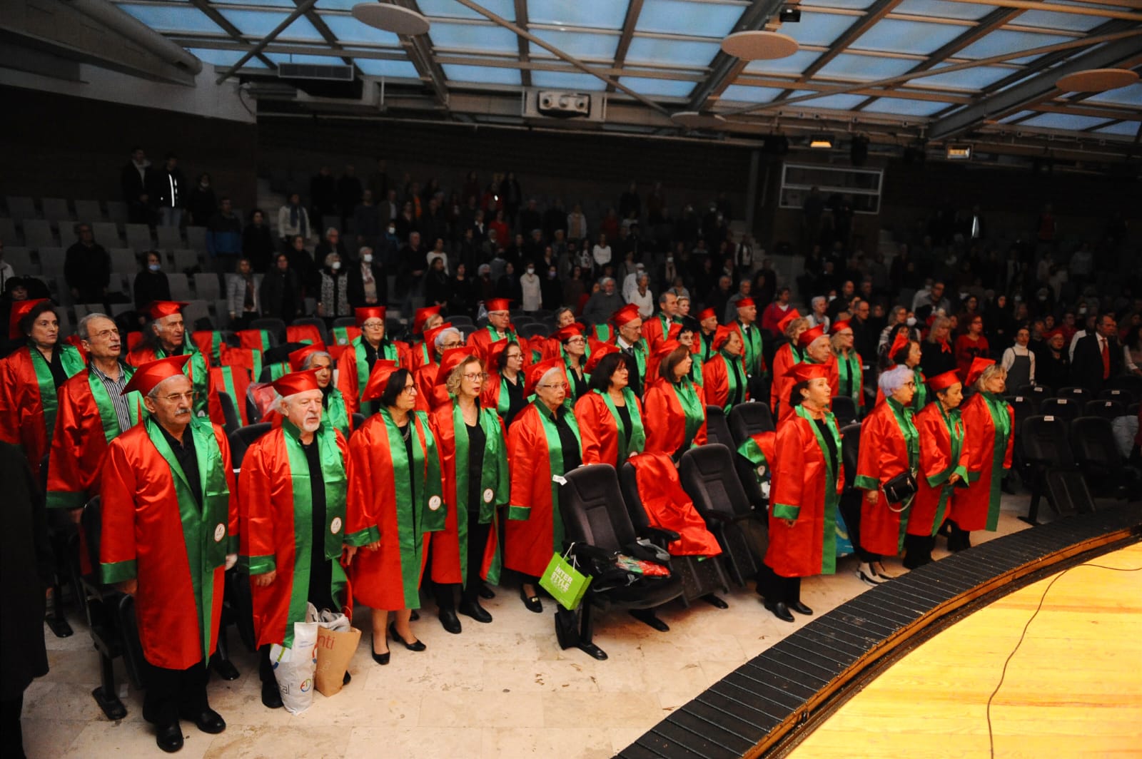 Karşıyaka 3. Yaş Üniversitesi’nde mezuniyet coşkusu