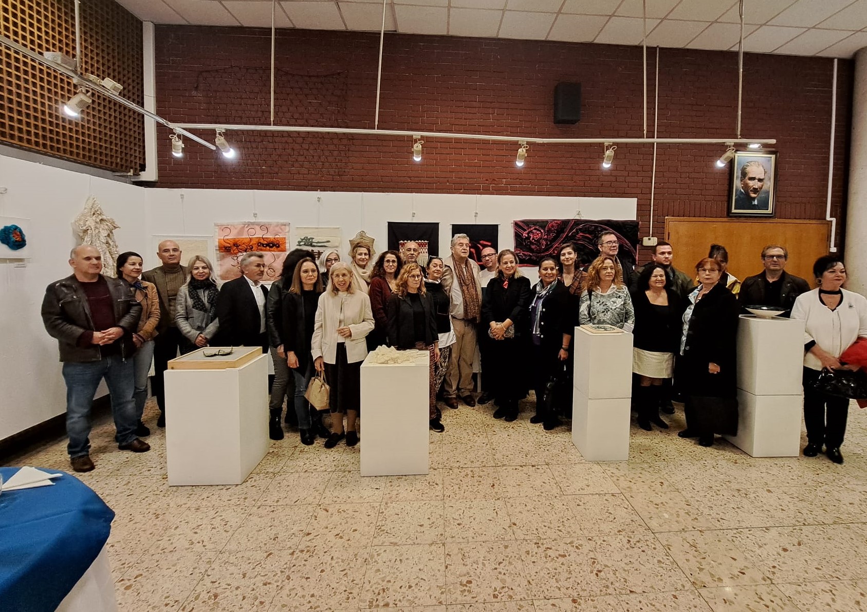 DEÜ’lü akademisyenlerin ”bellek” sergisi Cumhuriyet’e adandı