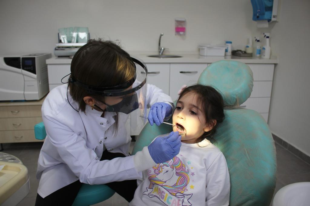 Karşıyaka’da bin 750 çocuk diş taramasından geçirildi