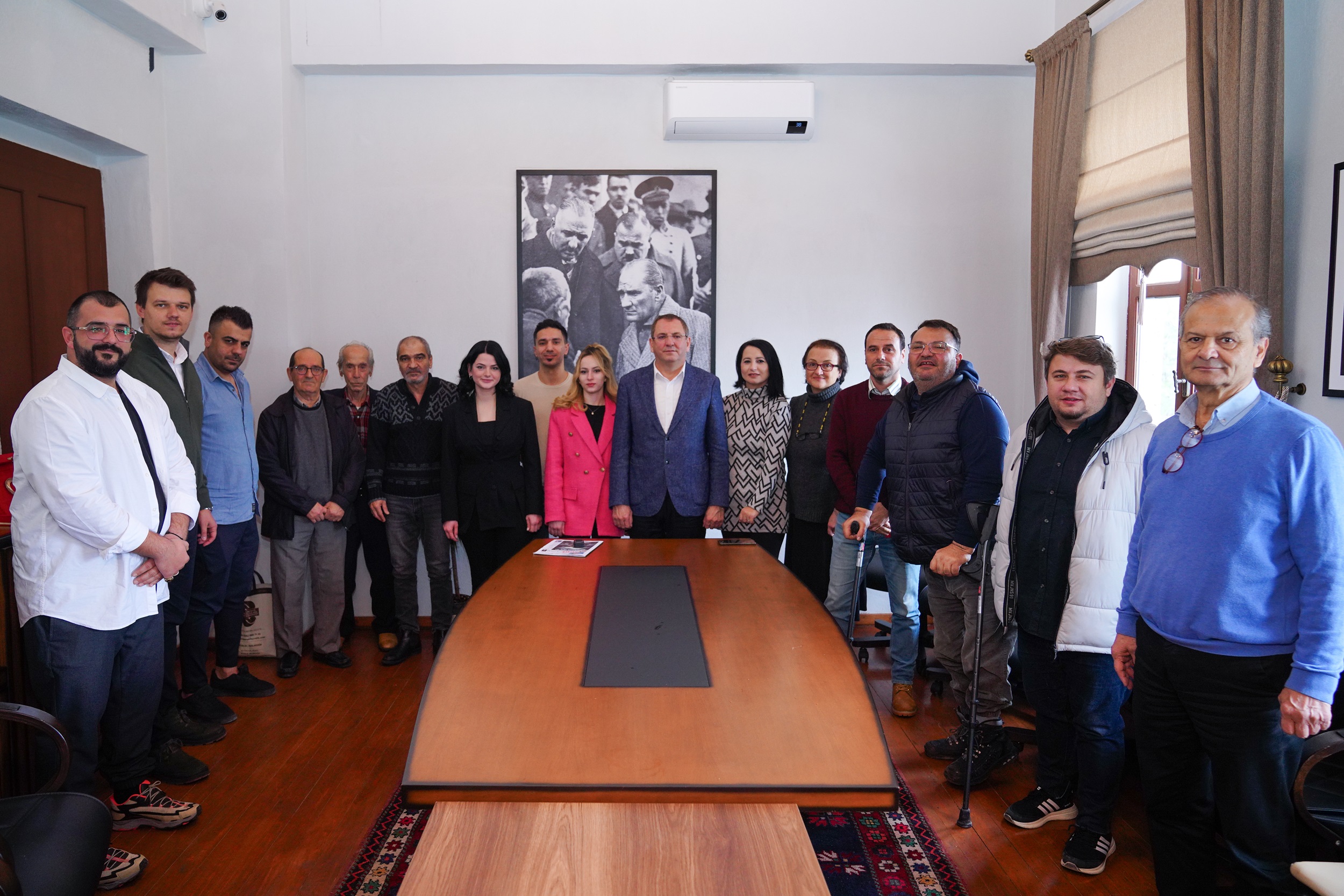 Mesut Ergin Ayvalıklı gazetecilerle buluştu