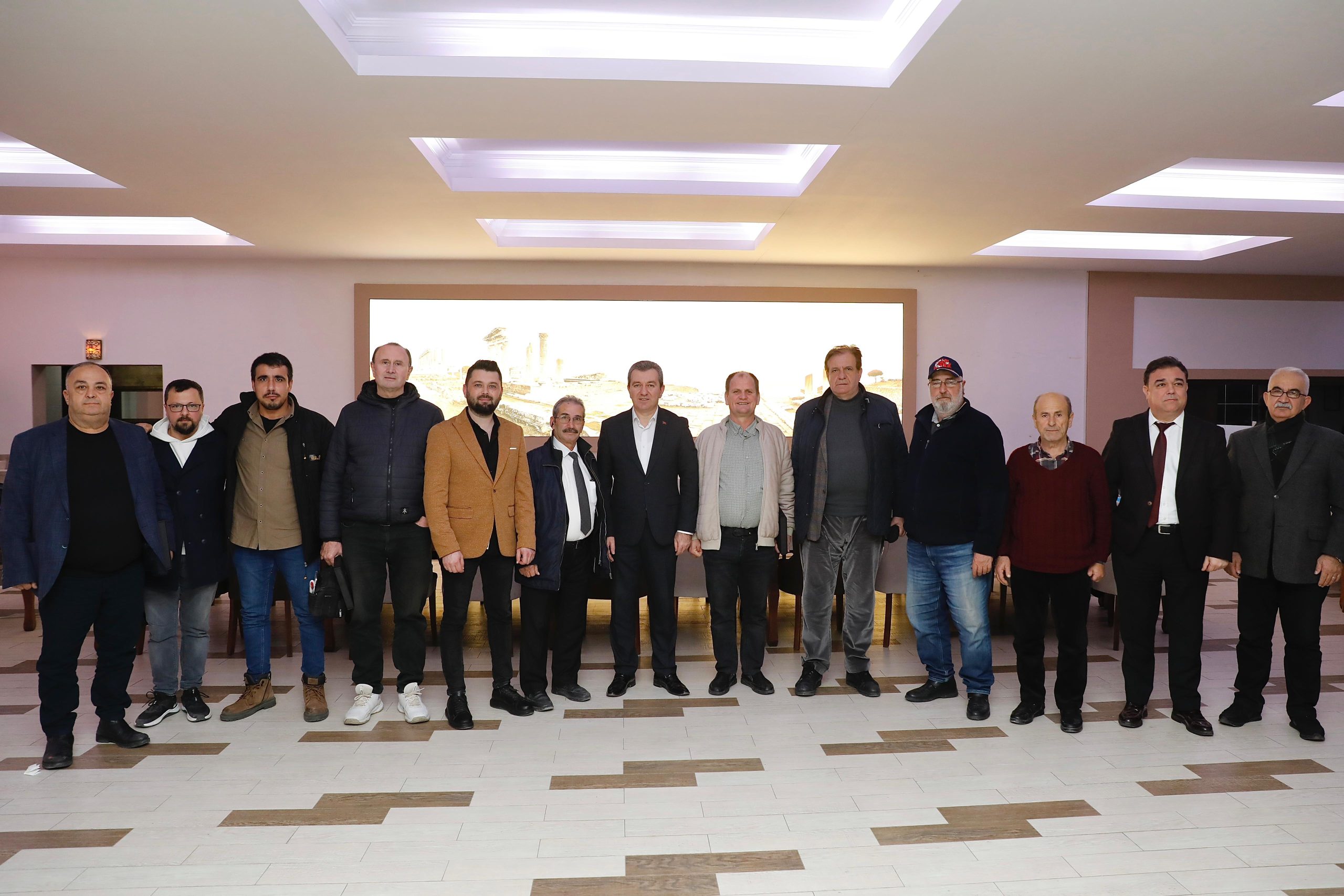 Bergama Belediye Başkanı Hakan Koştu, yerel gazetecilerle buluştu