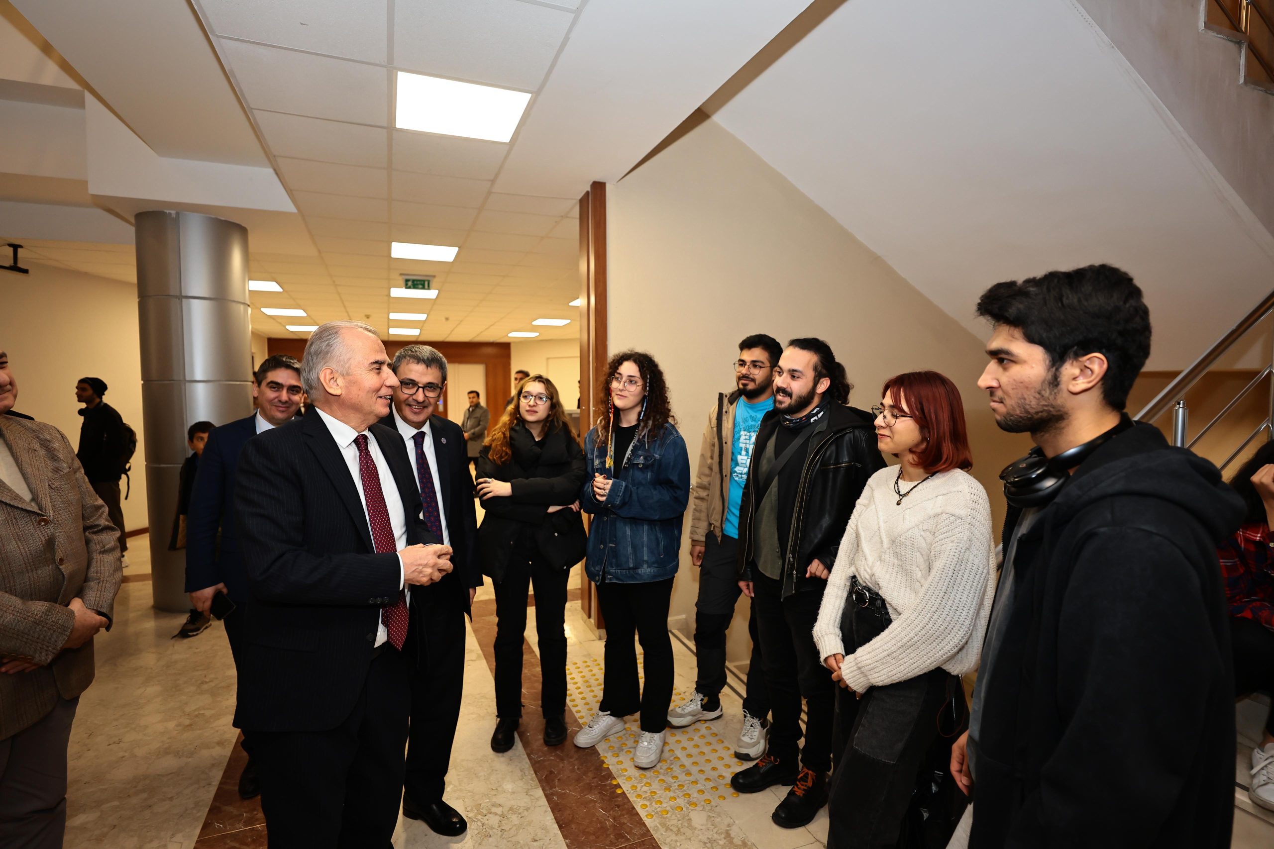 Üniversite öğrencilerine final haftasında çorba ikramı