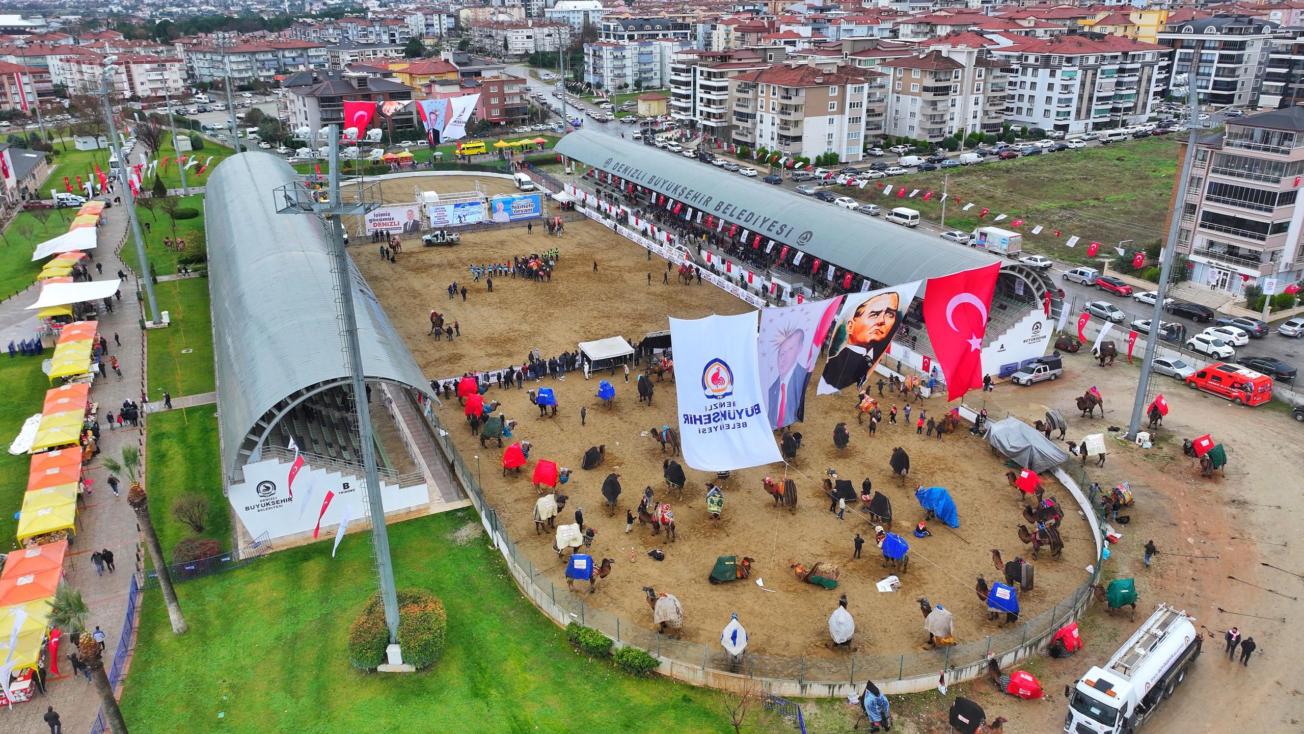 Denizlililer deve güreşi heyecanını doyasıya yaşadı