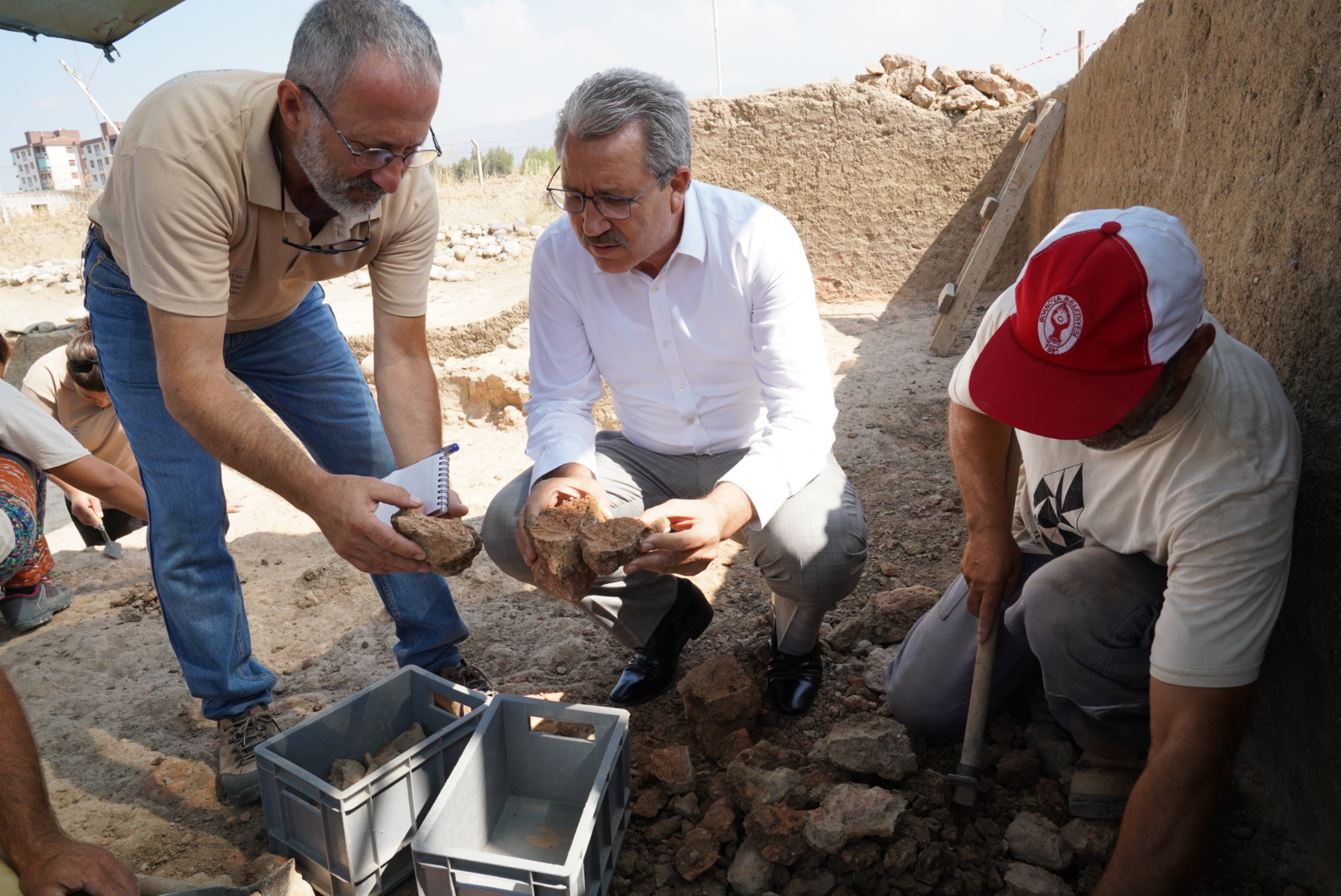 Yeşilova ve Yassıtepe kazıları geçmişe ışık tutmaya devam ediyor