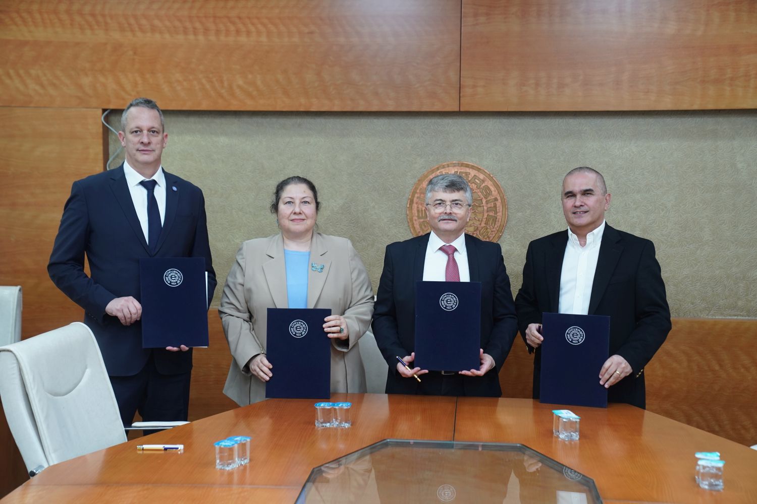 İzmir’in iki köklü kurumu Voleybol’da güçlerini birleştirdi