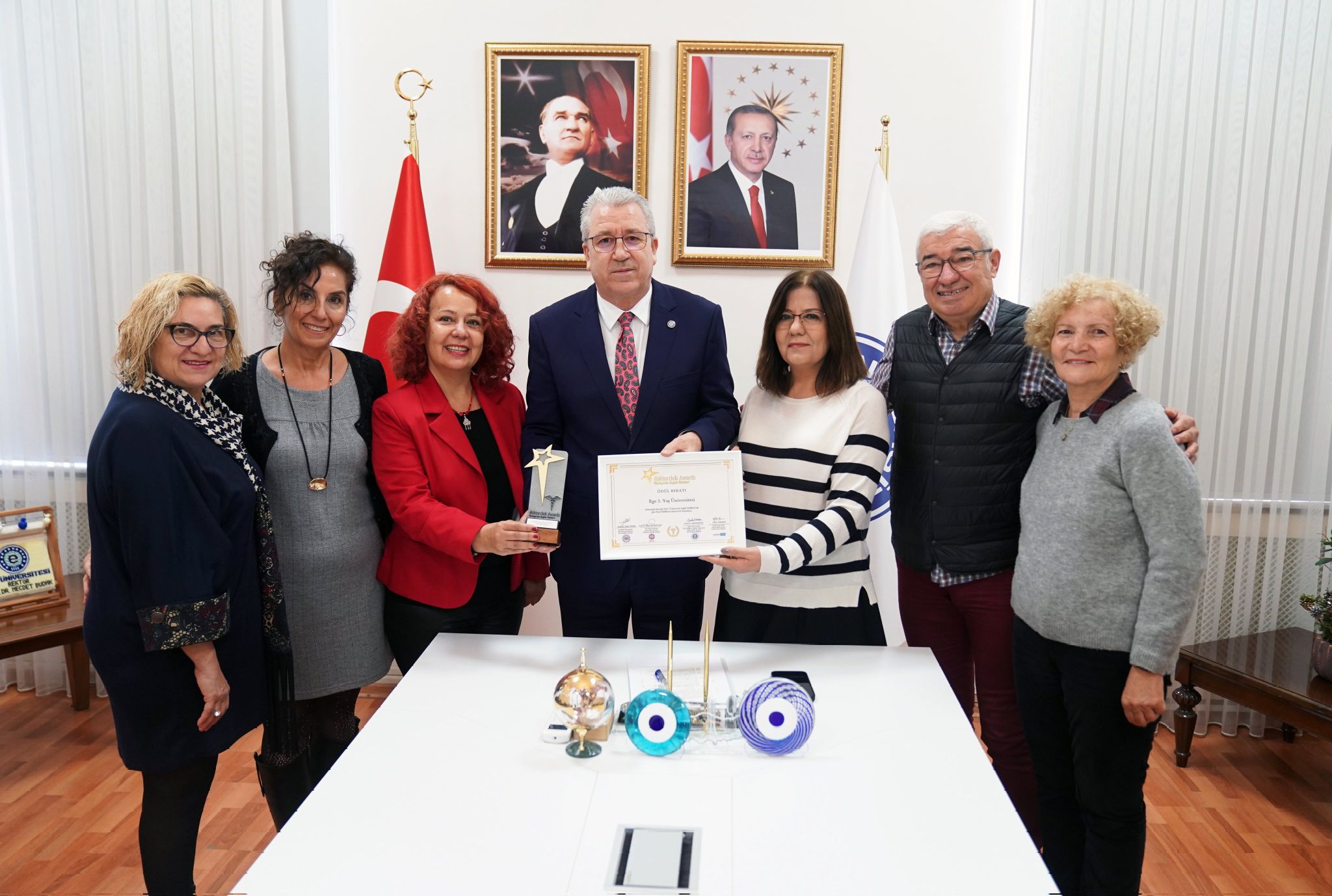 Ege Üniversitesi, sağlık dünyasının Oscarları olarak bilinen Doktorclub Awards’ta iki ödül birden aldı