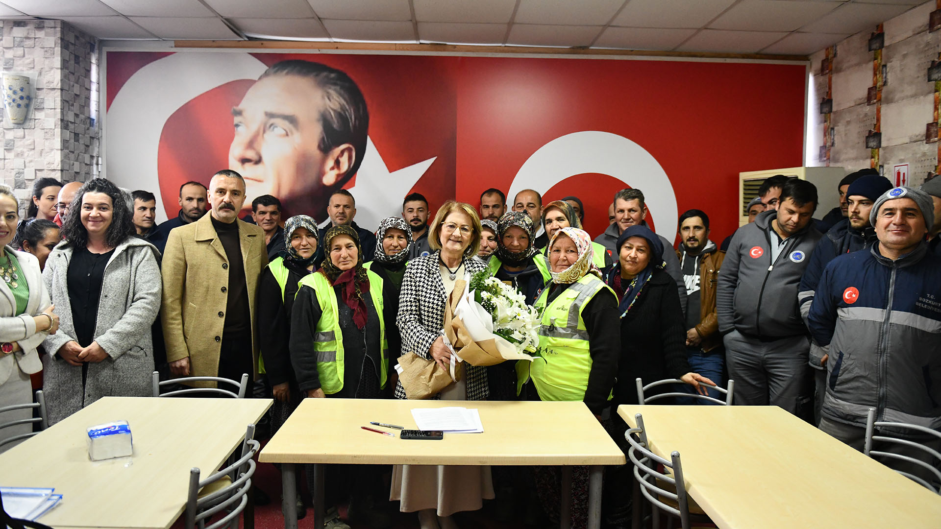 Birsen Çelik’ten belediye çalışanlarına yüzde 50 zam