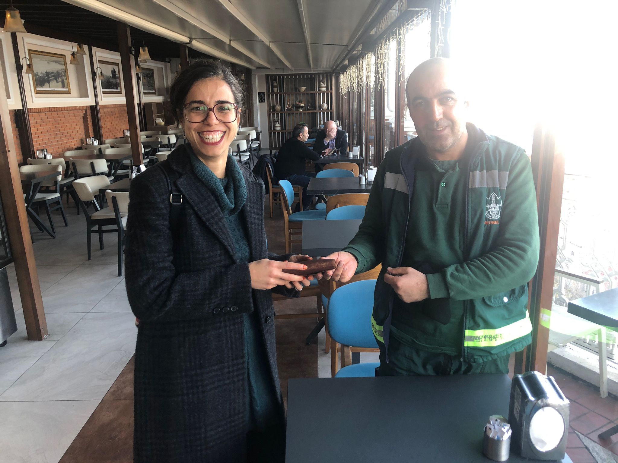 Konak belediyesi çalışanından örnek davranış