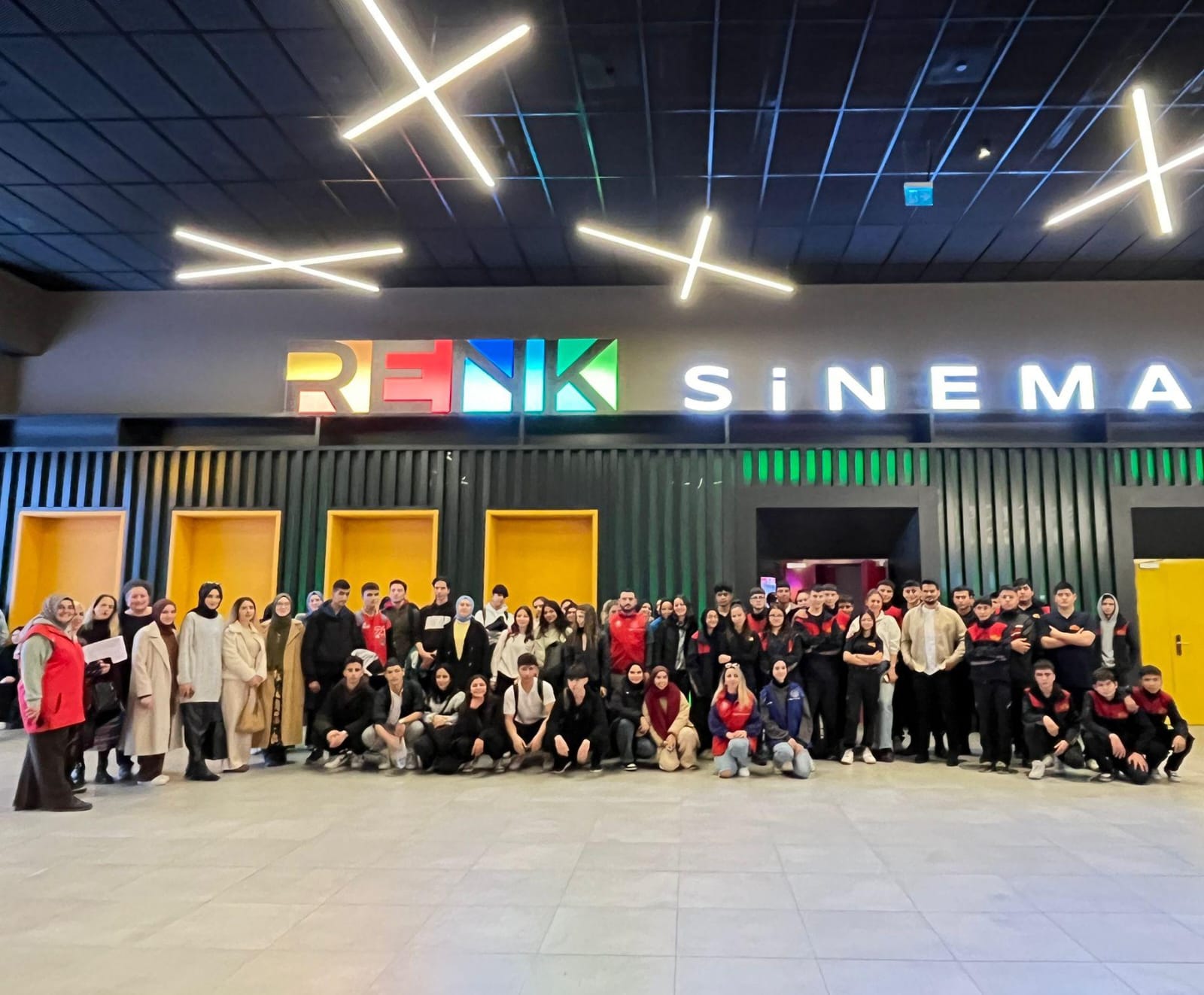 ‘Aybüke: Öğretmen Oldum Ben!’ filmi İzmirli öğrencilerle buluştu