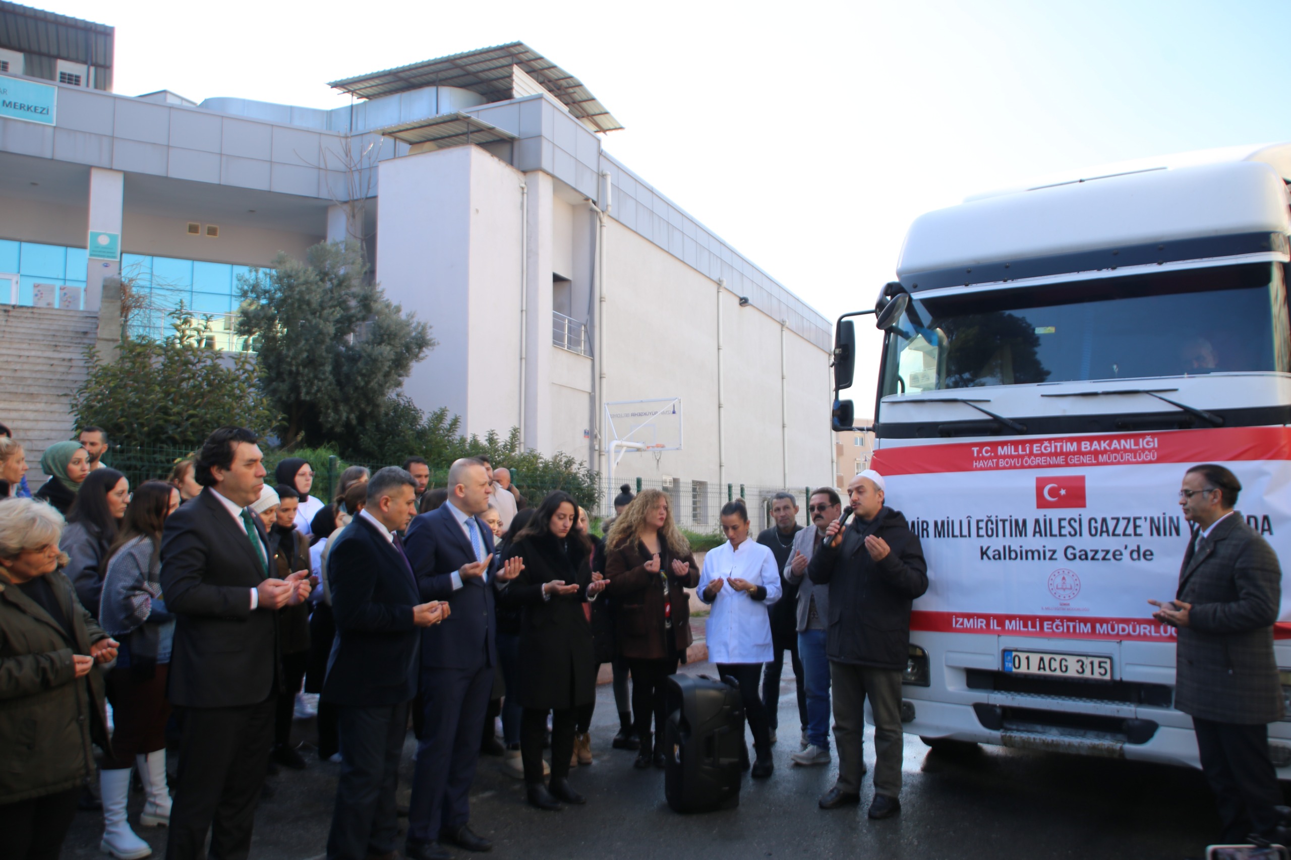 İzmir İl Milli Eğitim Müdürlüğünden Gazze’ye yardım tırı