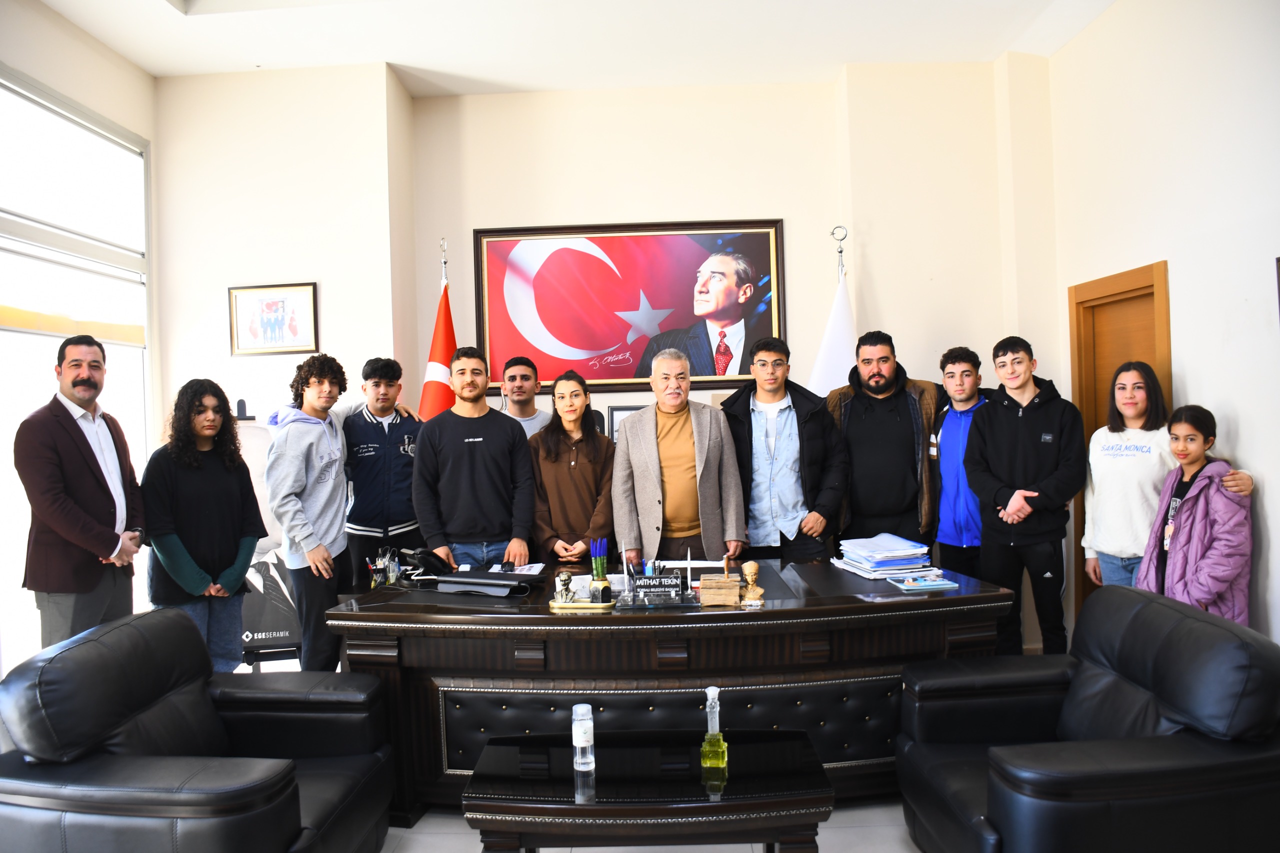 Şampiyon güreşçilerden Başkan Tekin’e ziyaret Torbalı