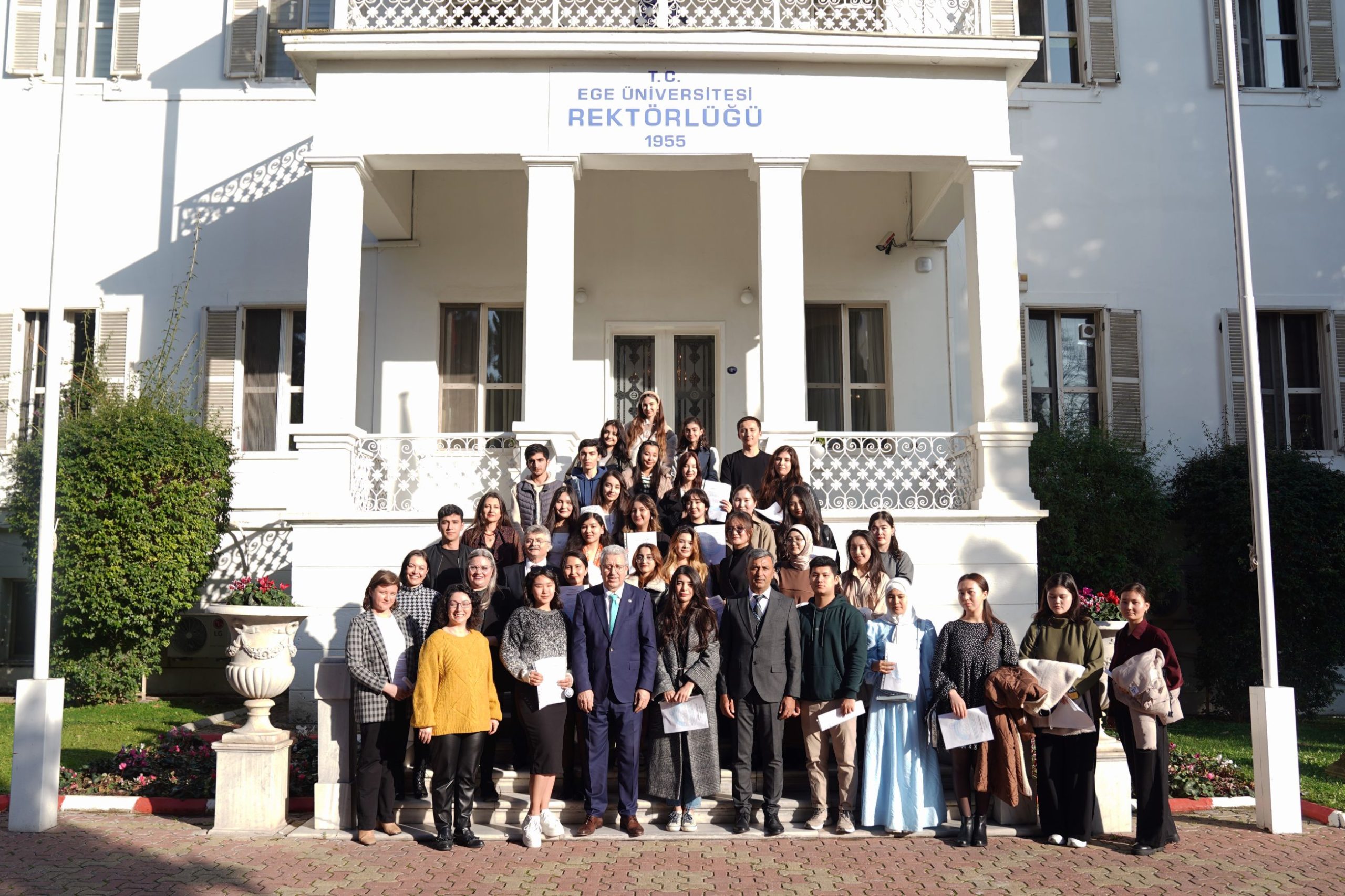 EÜ’de eğitim alan Orhun Değişim Programı öğrencileri ülkelerine törenle uğurlandı