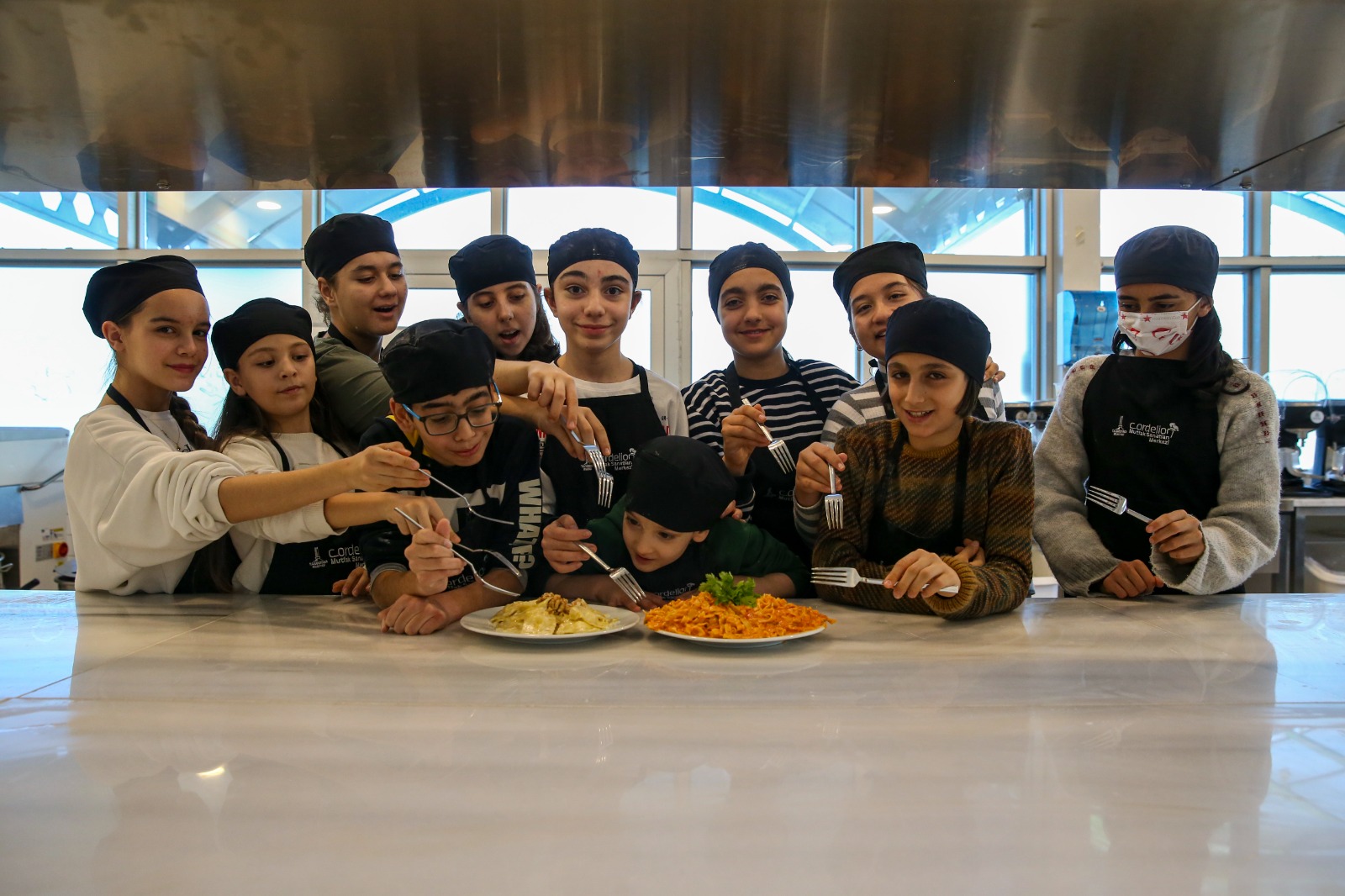 Çocuk şefler Karşıyaka’da mutfağa girdi