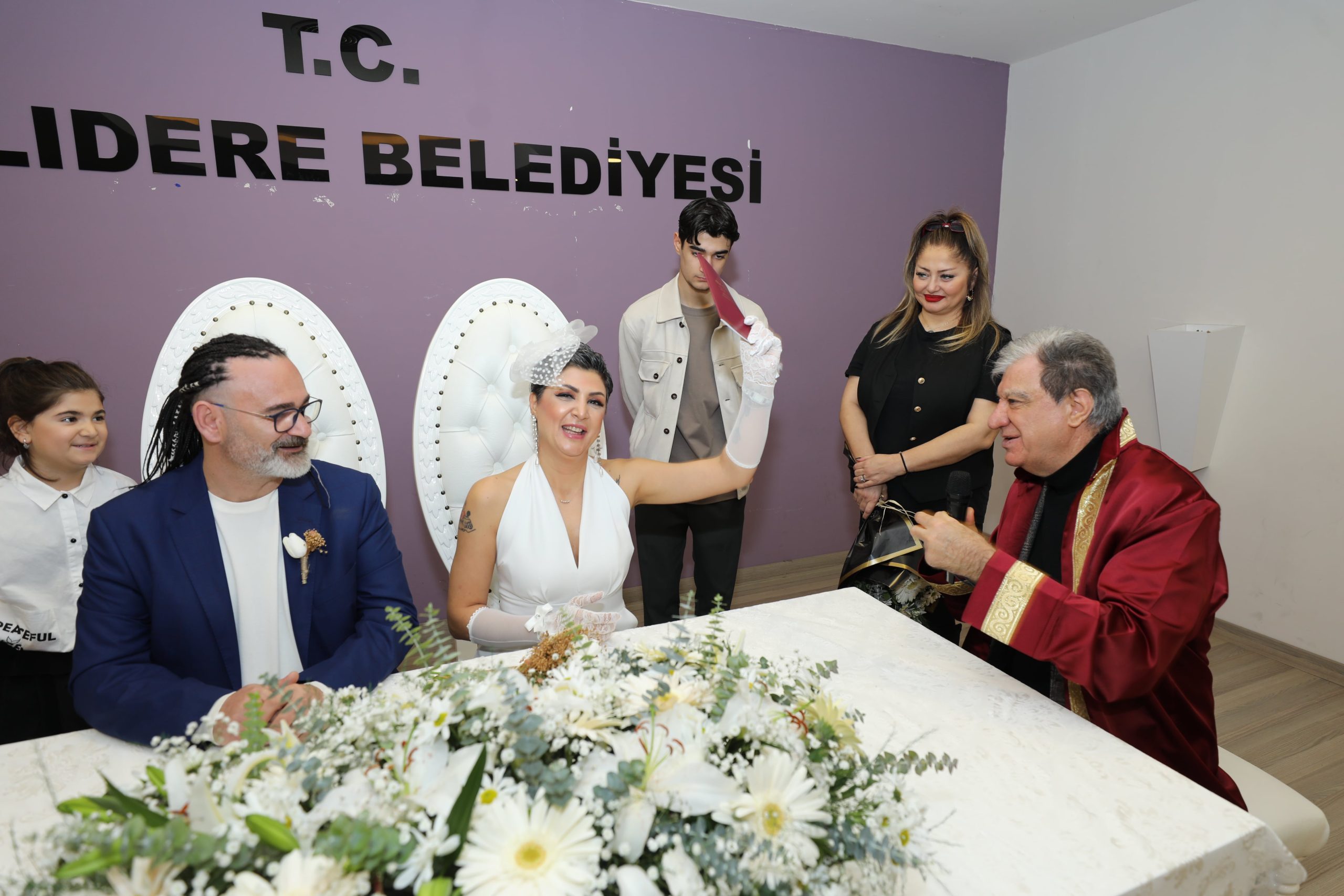 Narlıdere’de çiftlere 14 şubat süprizi