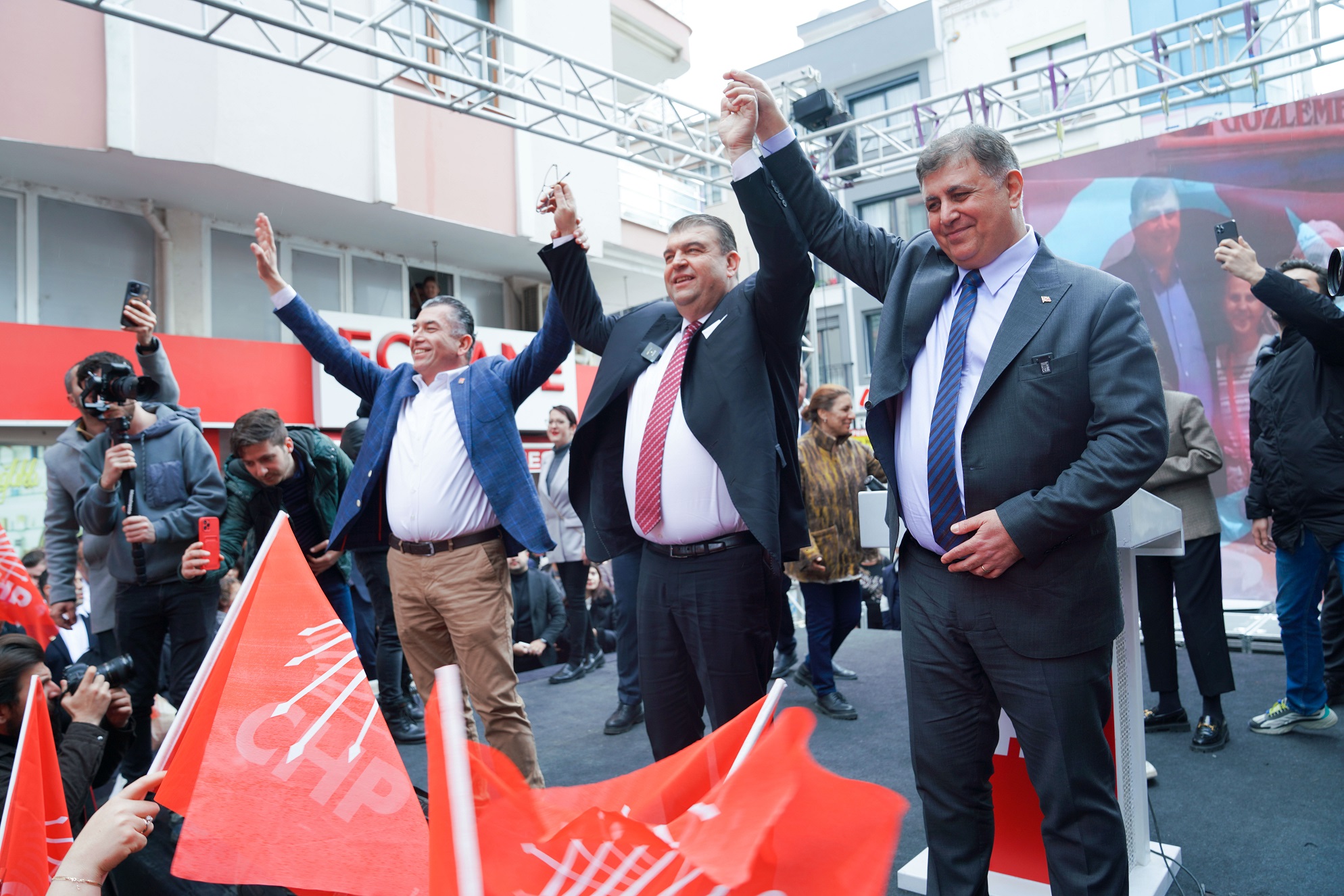 Başkan İsmail Yetişkin’in ilk Seçim Ofisi açılışında coşku büyüktü