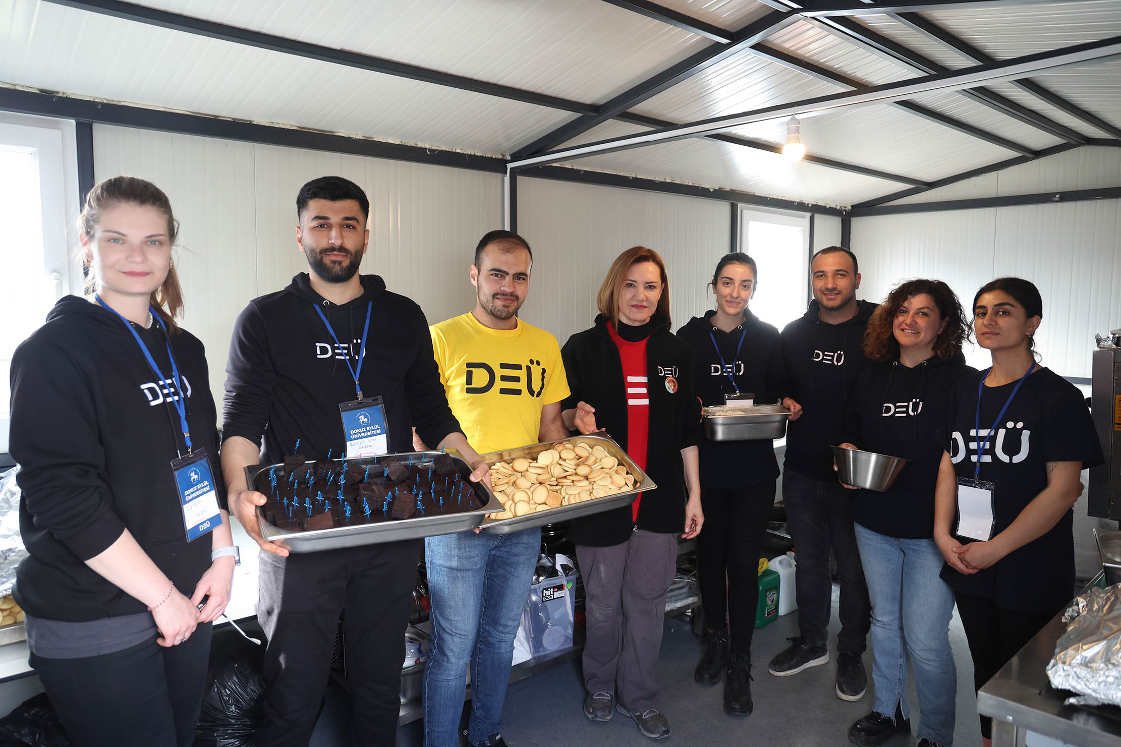 DEÜ depremin yıldönümünde bölgeyi unutmadı