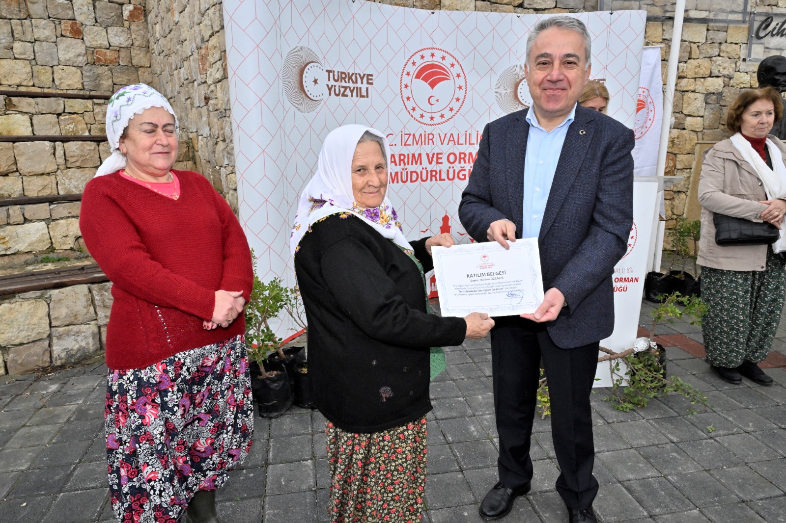 İzmir’de Kadın Gücü Sakız Ağacına Can Katıyor