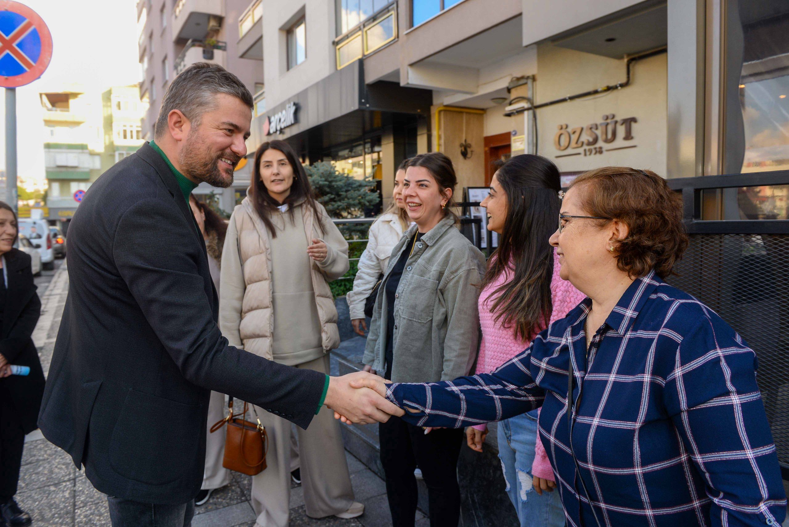 CHP’li Duman Buca’nın kalbinde esnafla buluştu
