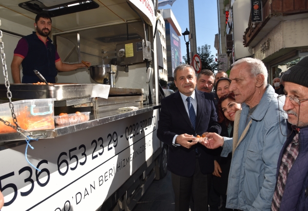 Asrın felaketinde yaşamını yitirenler için Karşıyaka’da lokma döküldü, dualar okundu