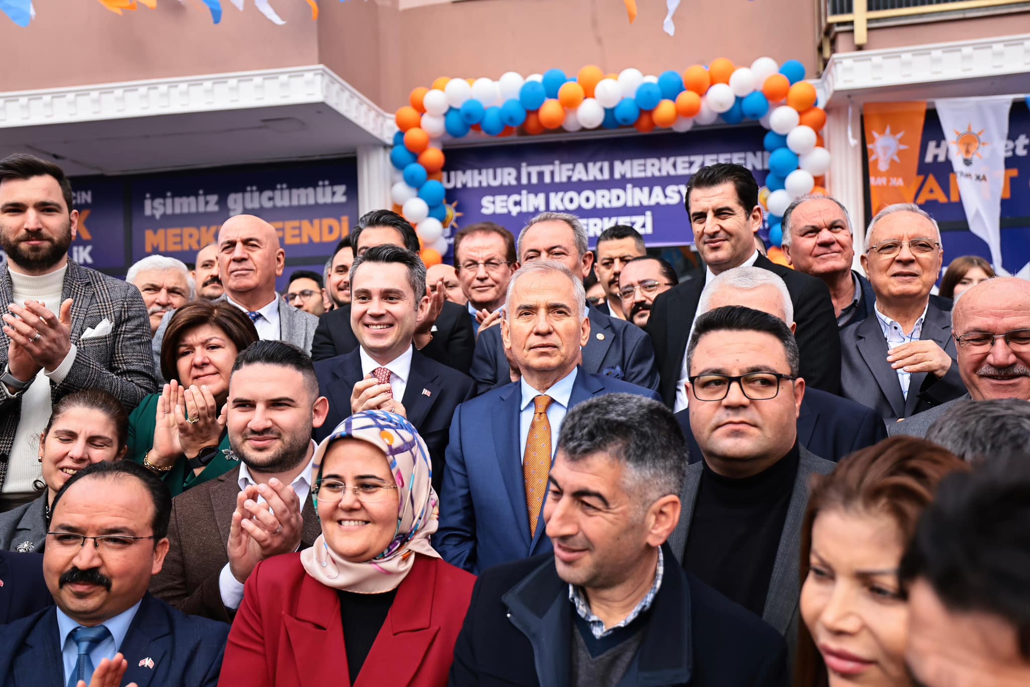 Başer’den miting gibi açılış