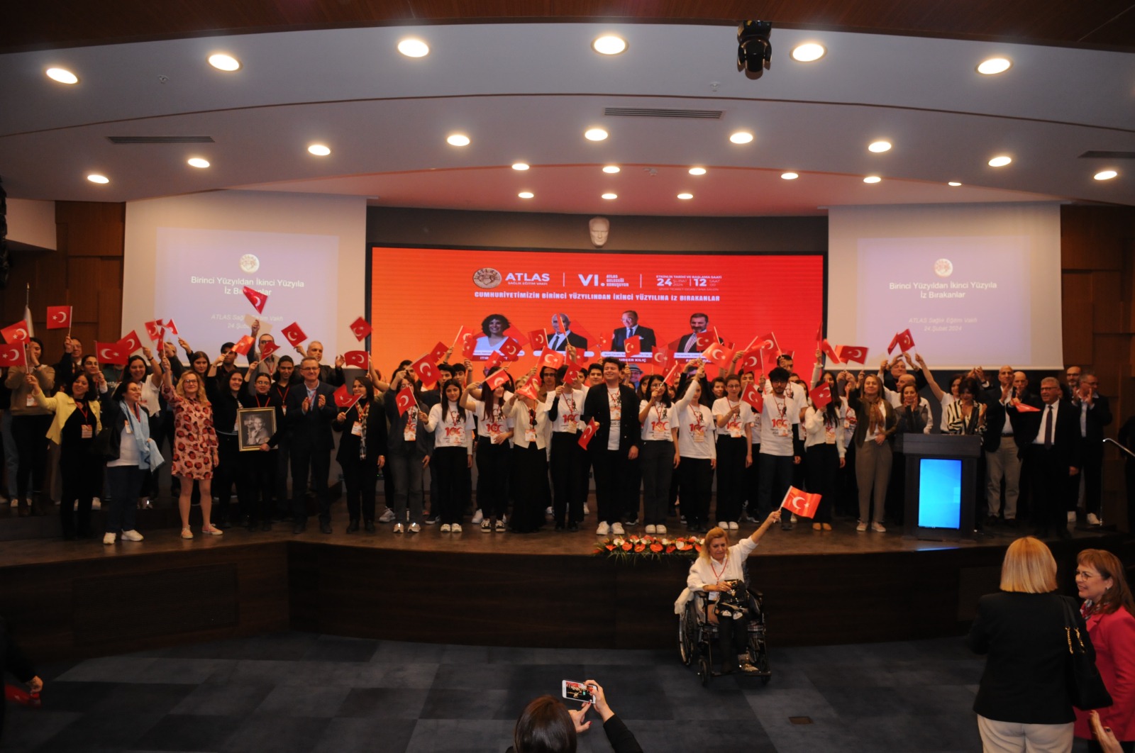 Atlas Vakfı’nın etkinliğinde  duayenlerden gençlere gelecek için ipuçları