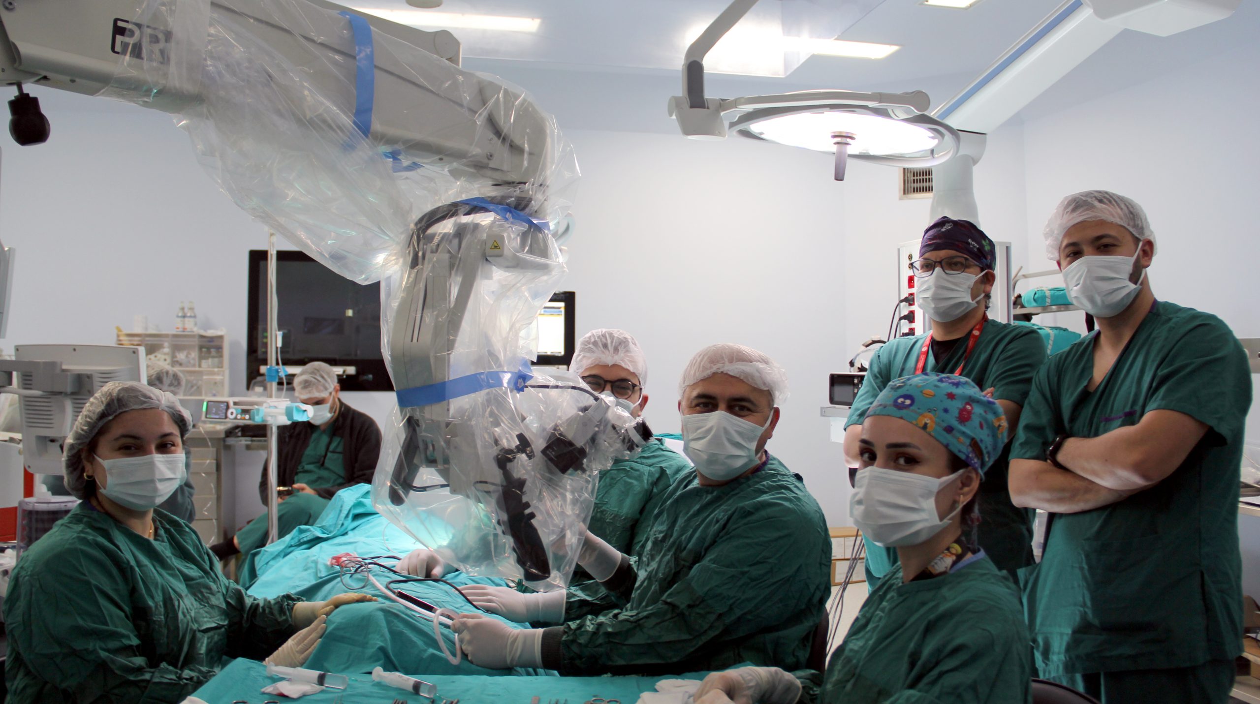 Koklear İmplantasyon Ameliyatı Olan Tek Yumurta İkizleri İşitmeye Birlikte Başlayacaklar