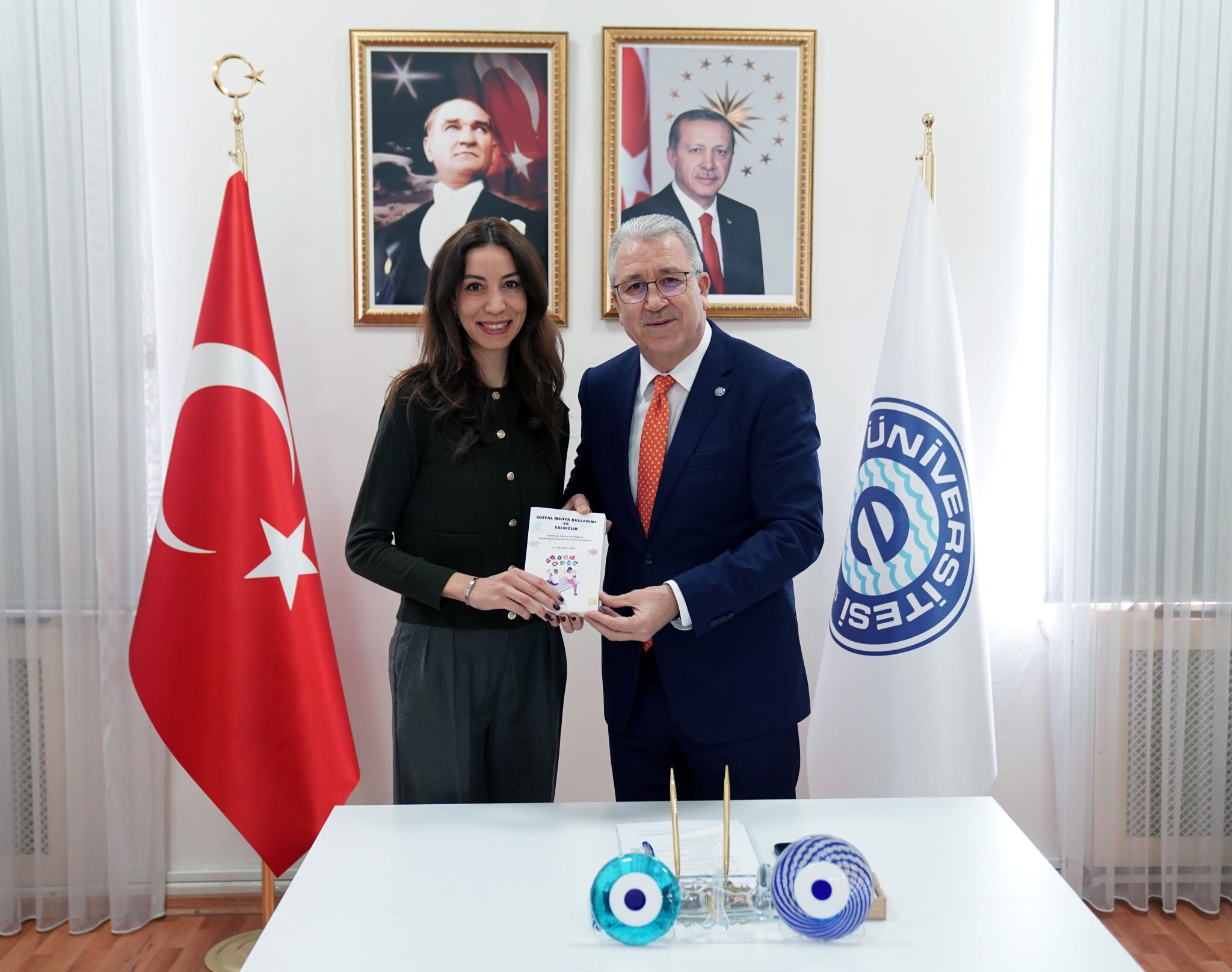 Egeli İletişimci sosyal medyanın yol açtığı “Yalnızlığı” araştırdı
