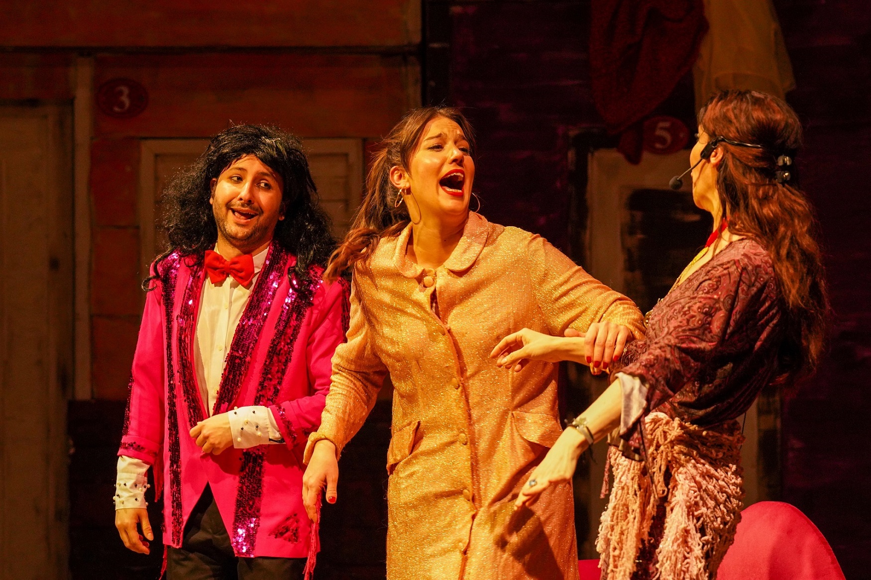 Sahne Tozu Tiyatrosu, Gırgıriye’yi “Sosyal Market”e destek için oynadı